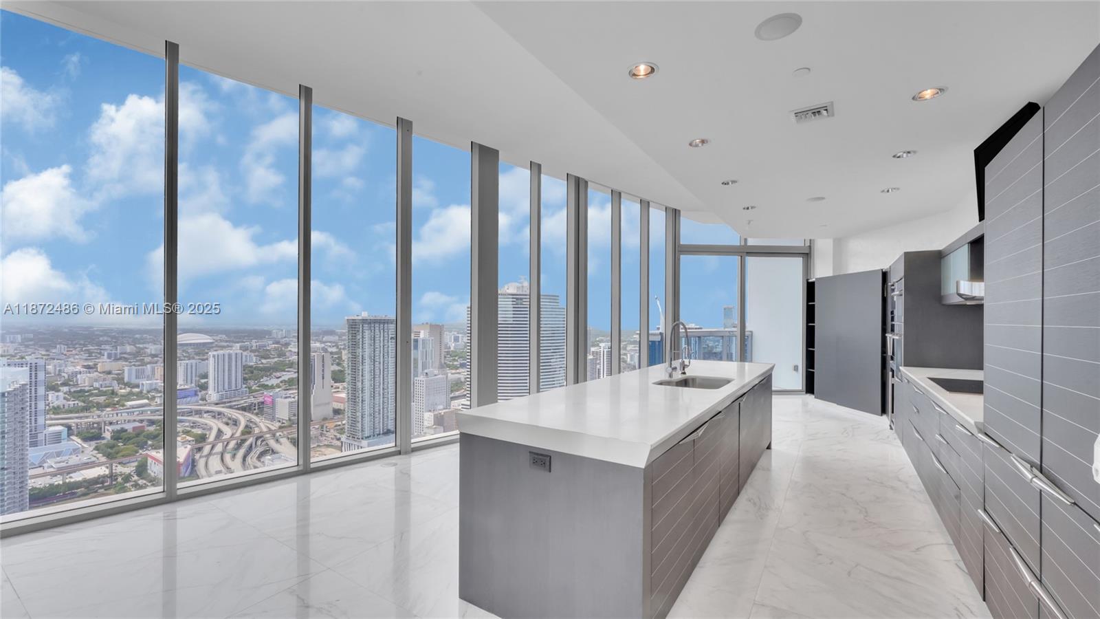 Miami, Florida, 33131, United States, 3 Bedrooms Bedrooms, ,6 BathroomsBathrooms,Residential,For Sale,1938833