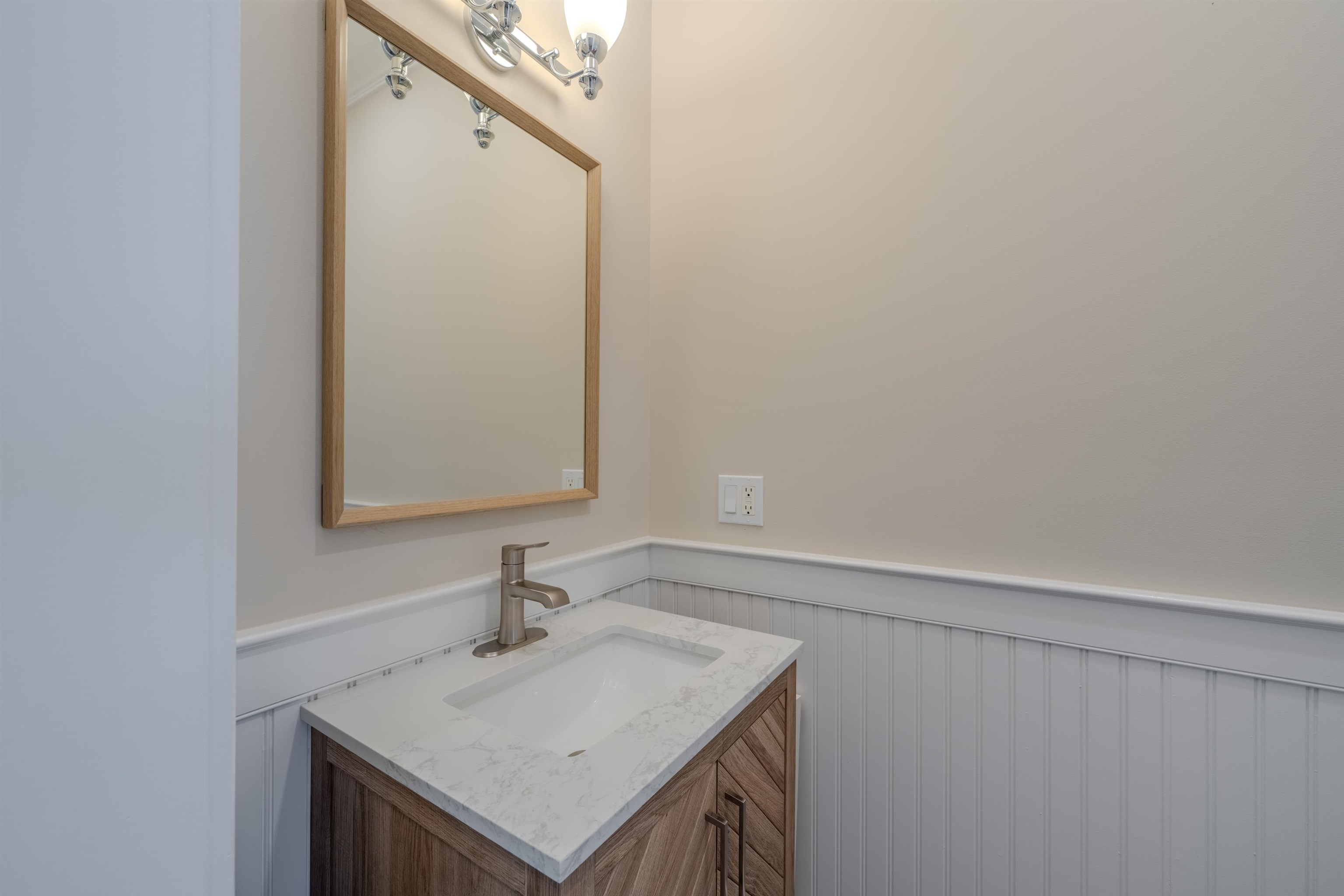 Manchester, New Hampshire, 03101, United States, 2 Bedrooms Bedrooms, ,1 BathroomBathrooms,Residential,For Sale,1933144