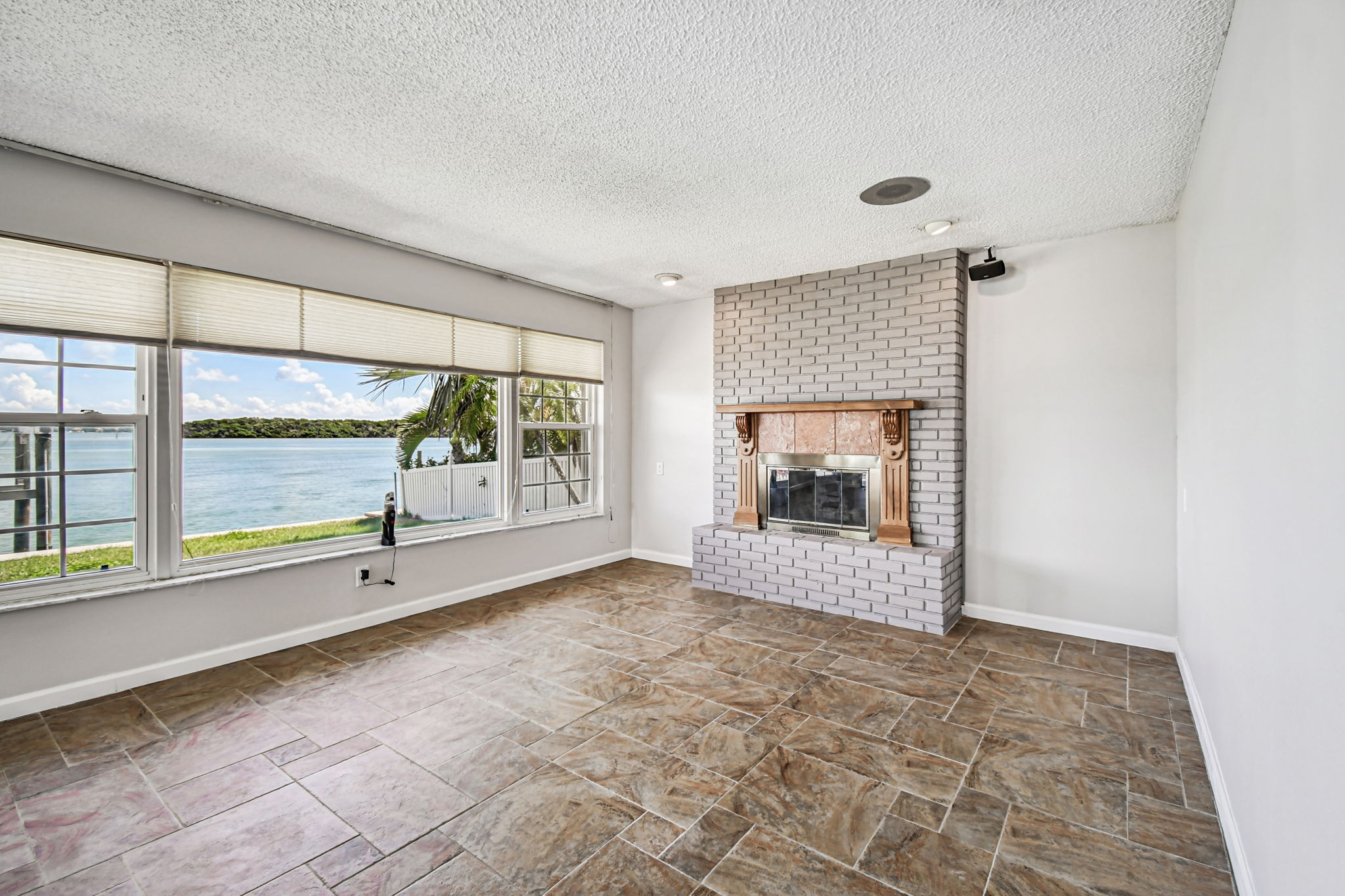 Madeira Beach, Florida, 33708, United States, 4 Bedrooms Bedrooms, ,2 BathroomsBathrooms,Residential,For Sale,2005483