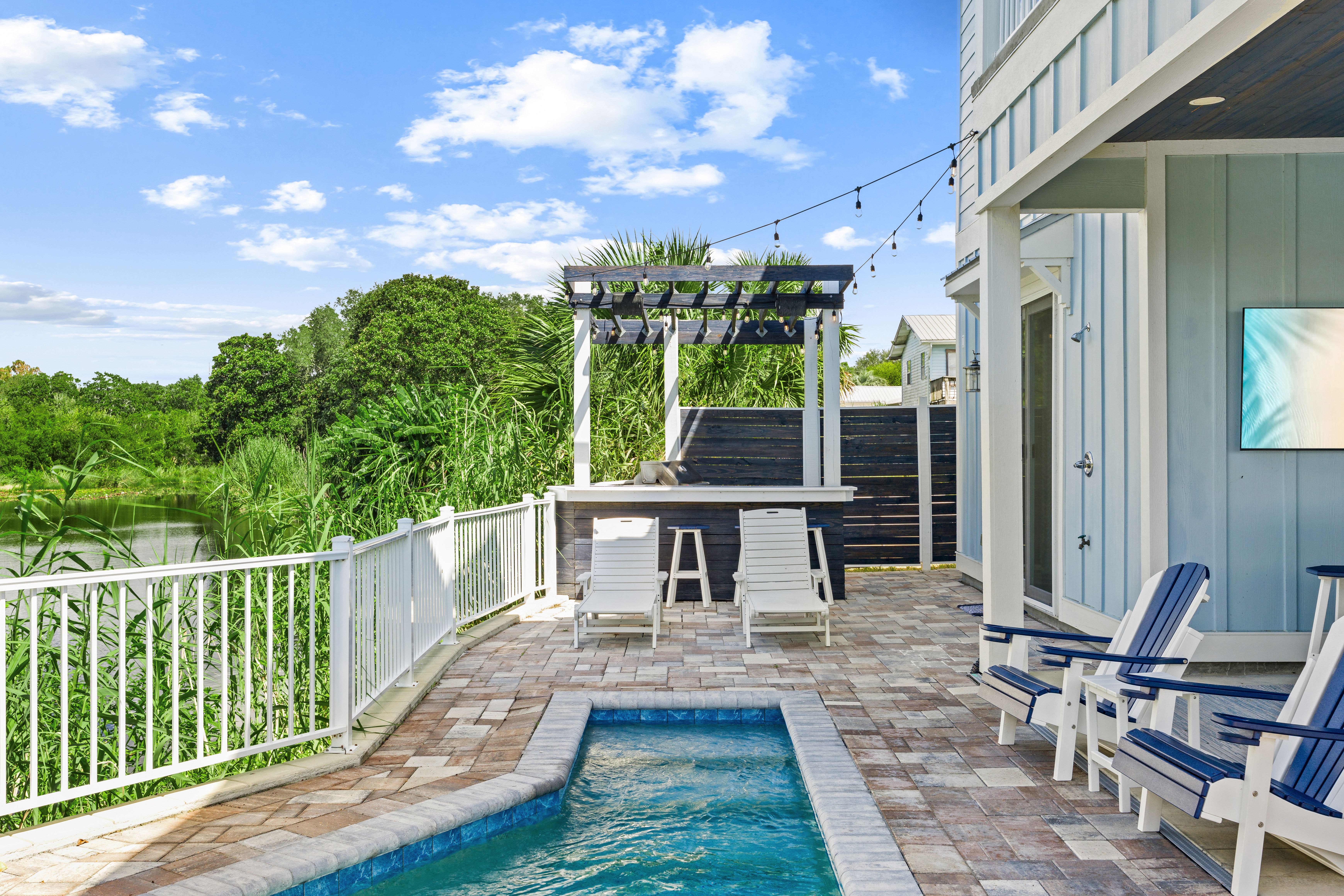  Custom Lakefront Retreat With Gulf Views And Private Pool - 物件實景