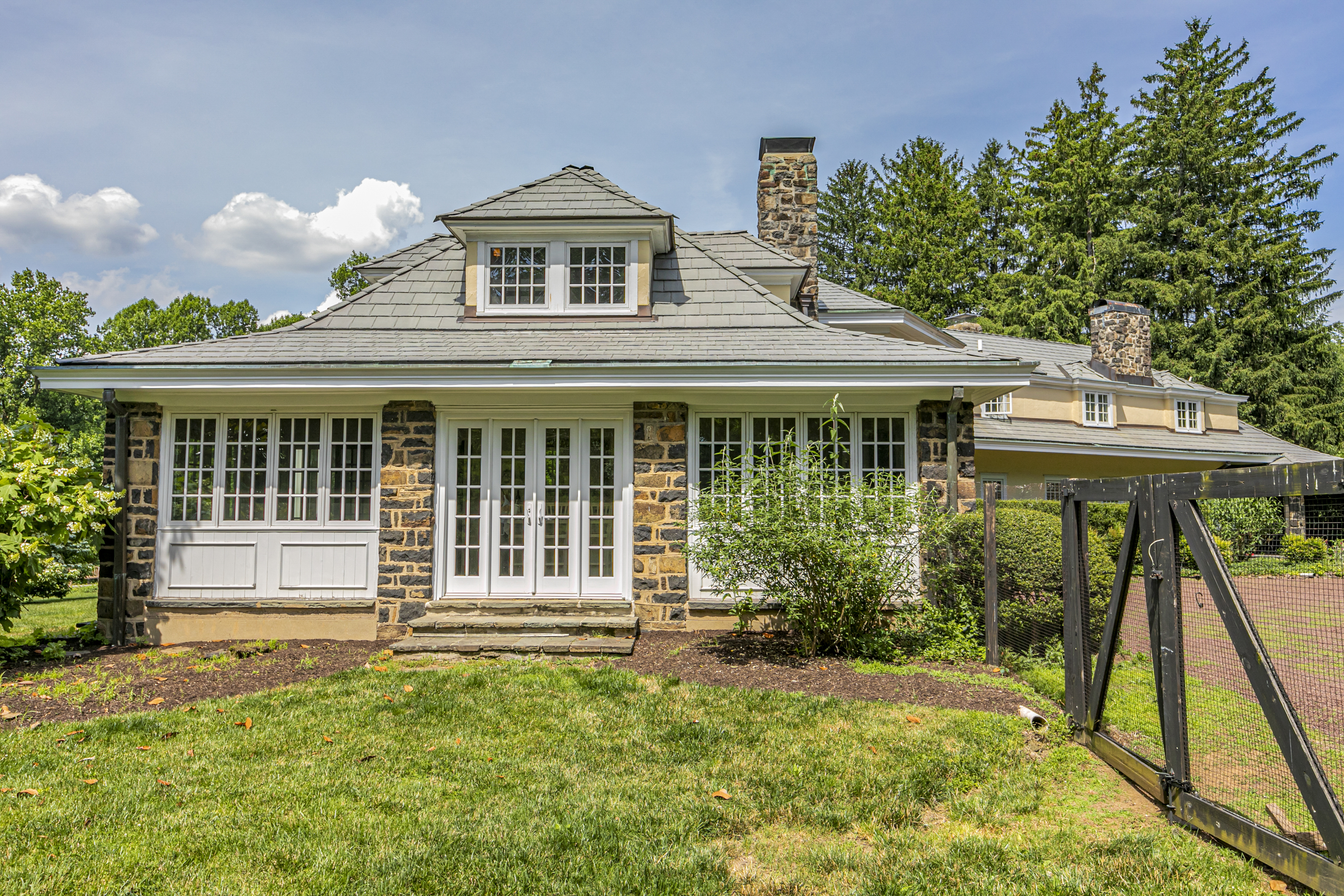  Sprawling Estate with a Rich History and Gorgeous Grounds - 物件實景