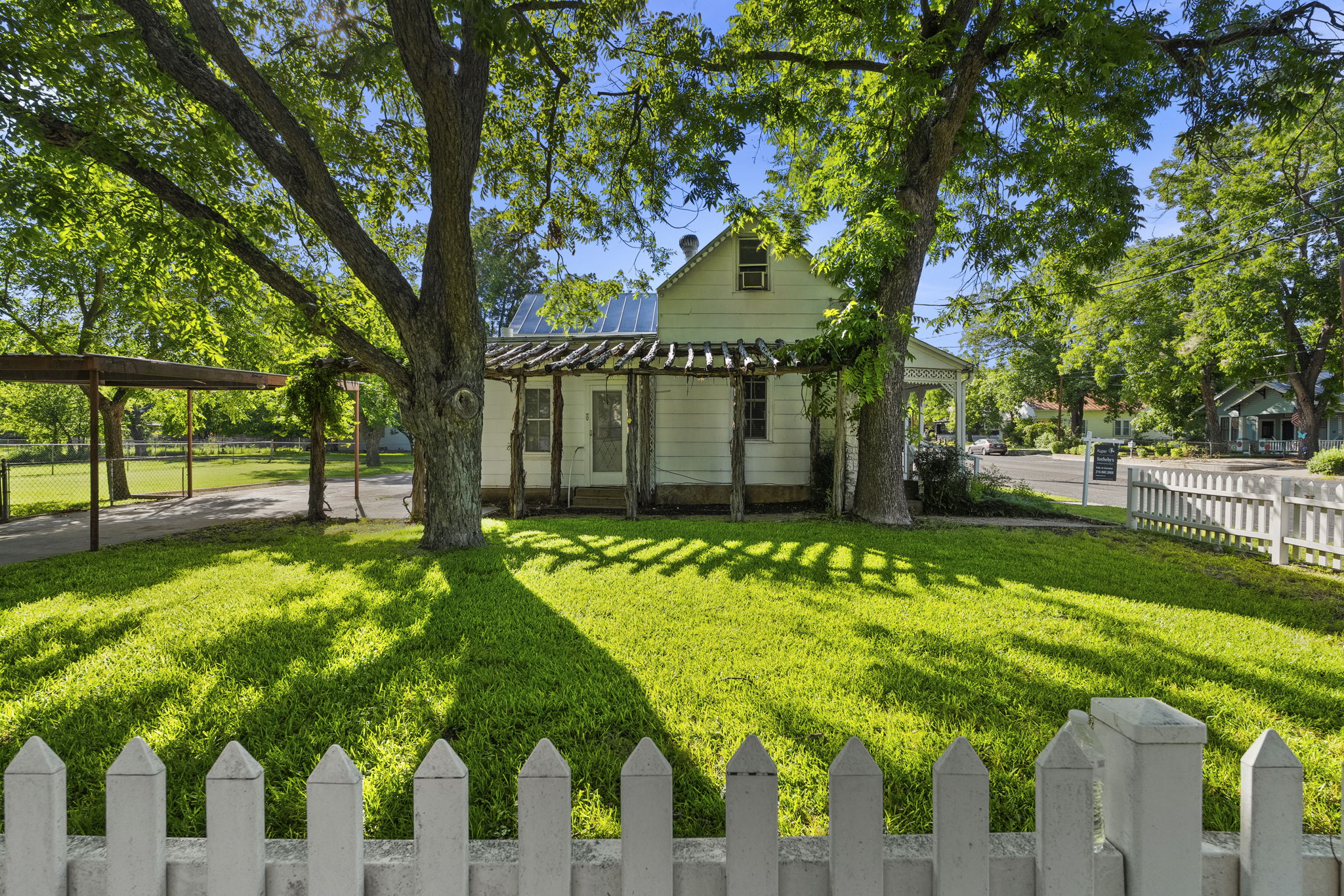  501 West Creek Street, Fredericksburg, TX 78624 - 物件實景