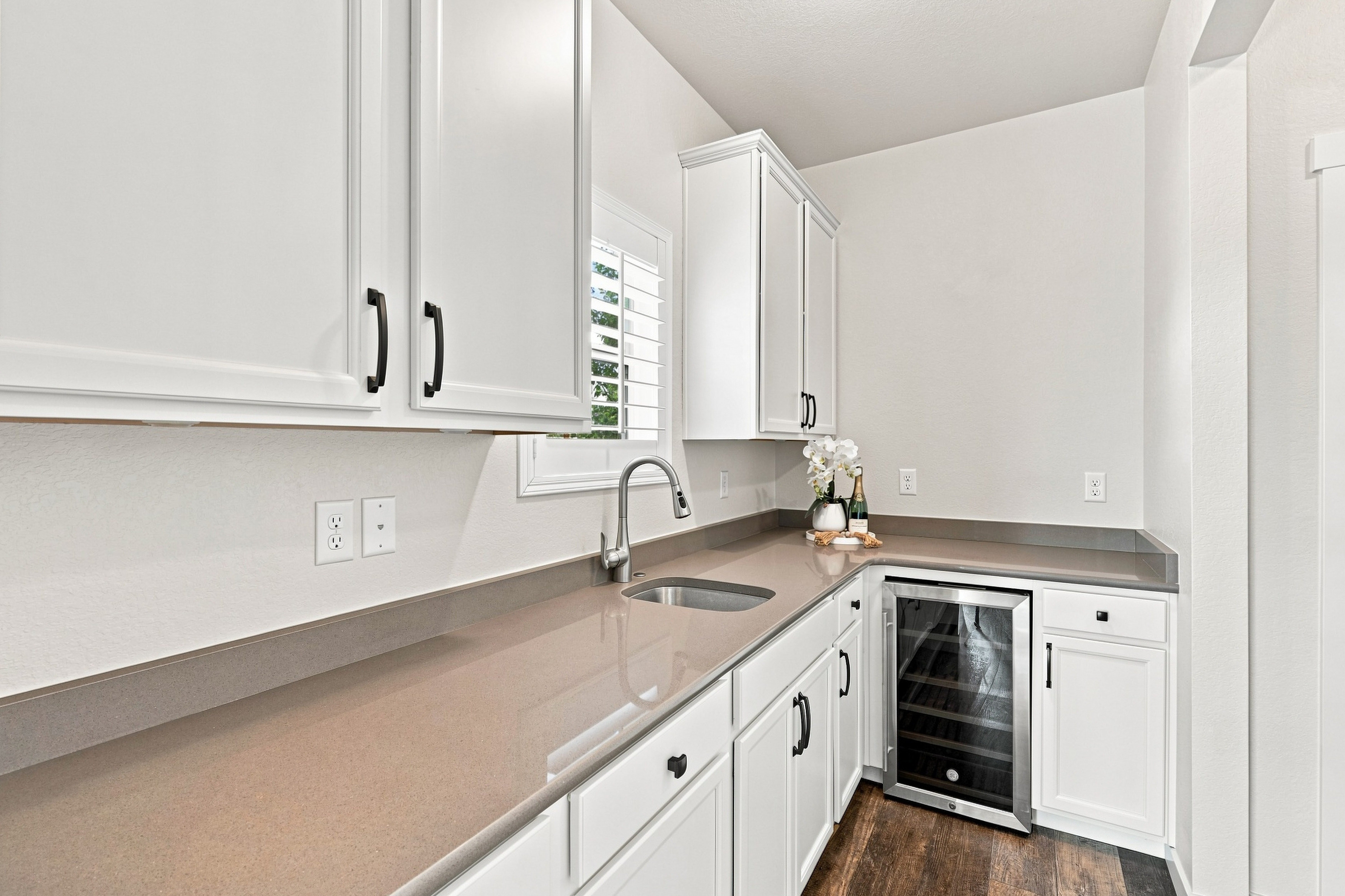  Modern Comfort Meets Everyday Function at 1123 Ibex Drive - 物件實景