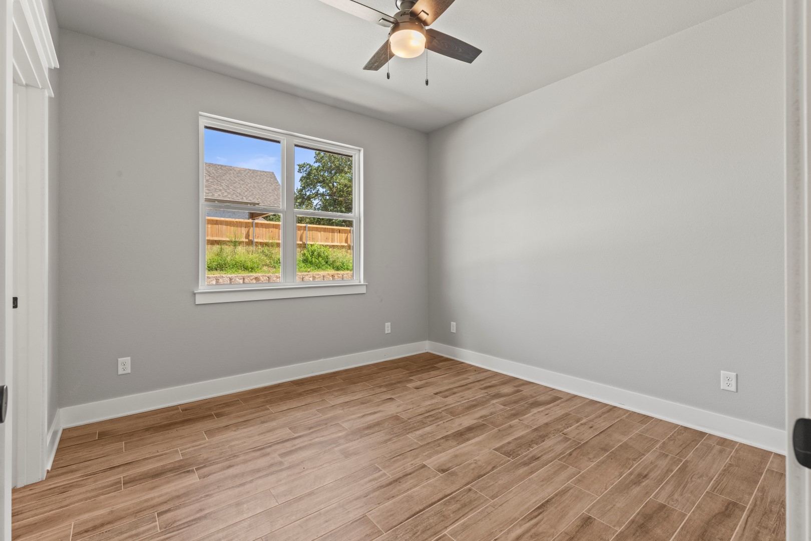 Tyler, Texas, 75706, United States, 4 Bedrooms Bedrooms, ,3 BathroomsBathrooms,Residential,For Sale,1983629