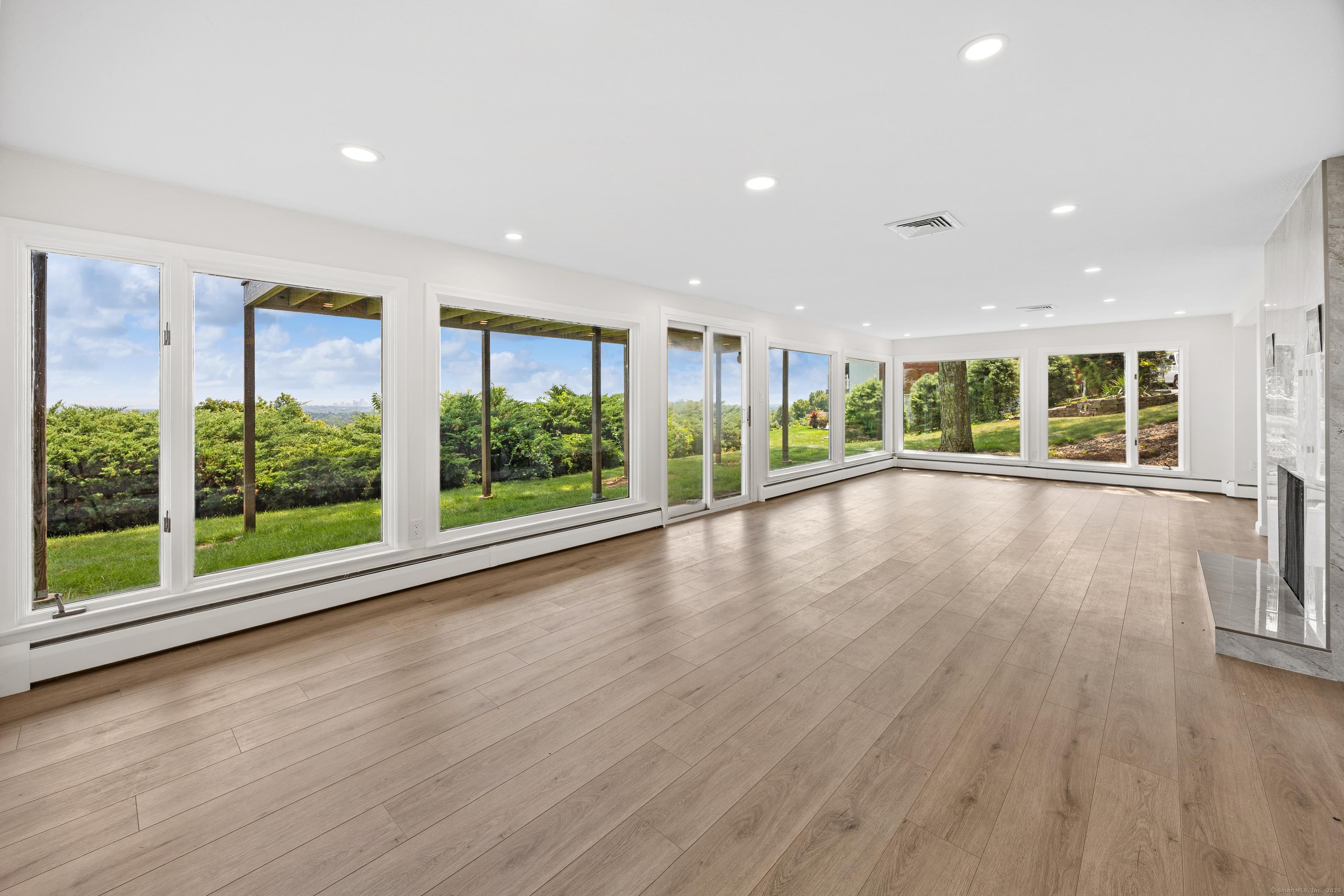West Hartford, Connecticut, 06117, United States, 4 Bedrooms Bedrooms, ,3 BathroomsBathrooms,Residential,For Sale,1914164