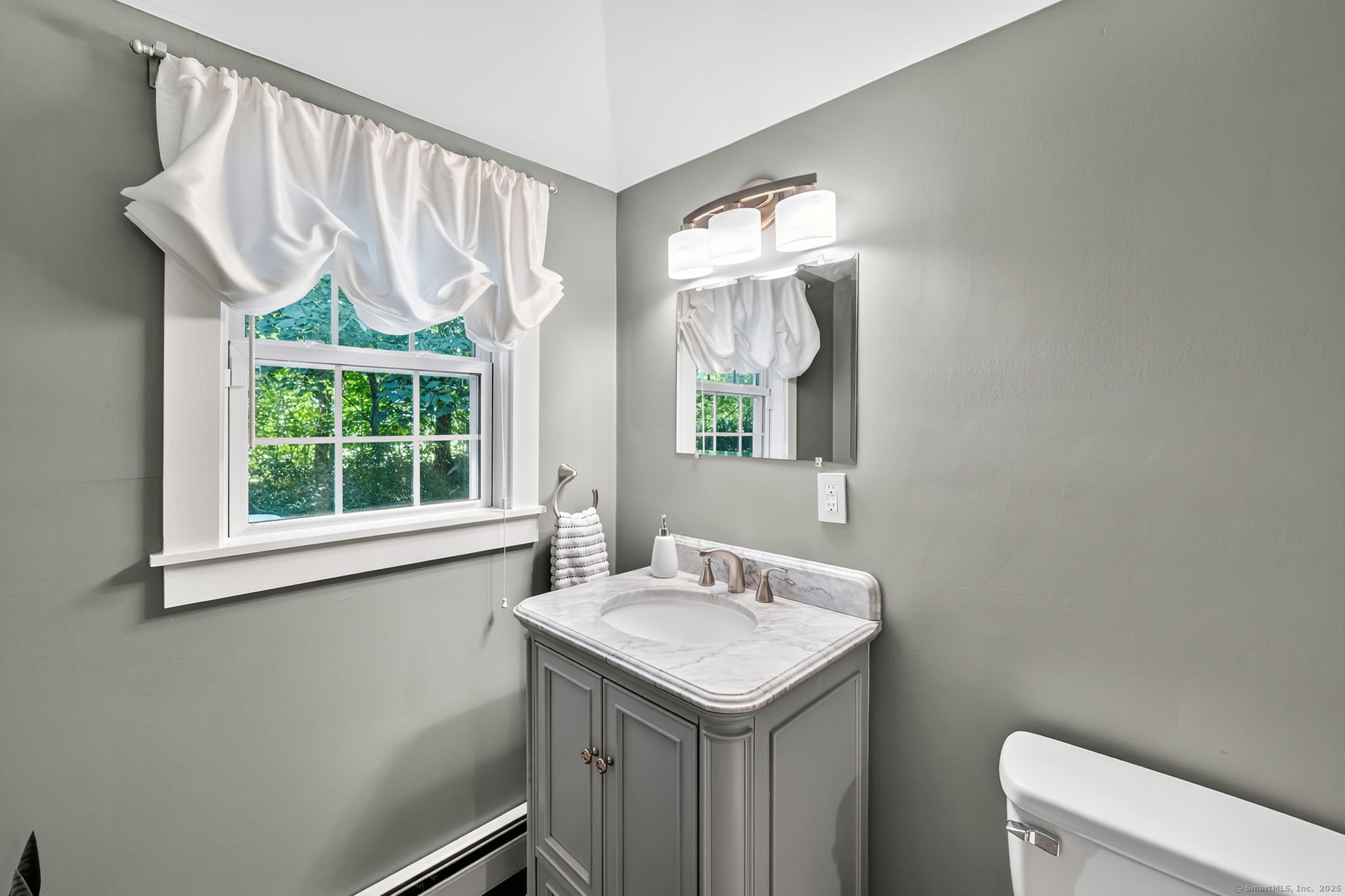 Pomfret, Connecticut, 06259, United States, 3 Bedrooms Bedrooms, ,3 BathroomsBathrooms,Residential,For Sale,1925586