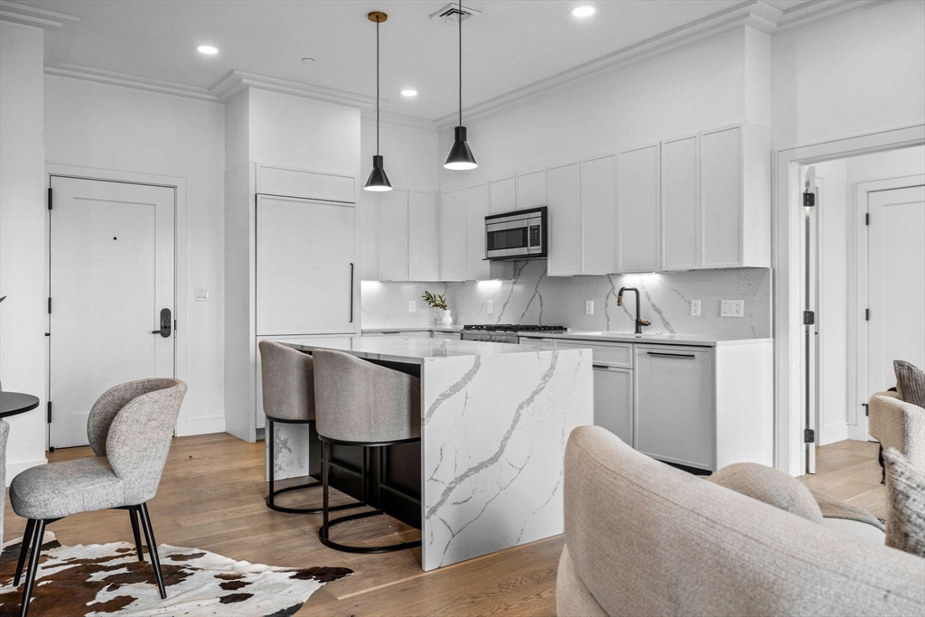 Boston, Massachusetts, 02135, United States, 2 Bedrooms Bedrooms, ,2 BathroomsBathrooms,Residential,For Sale,1981141