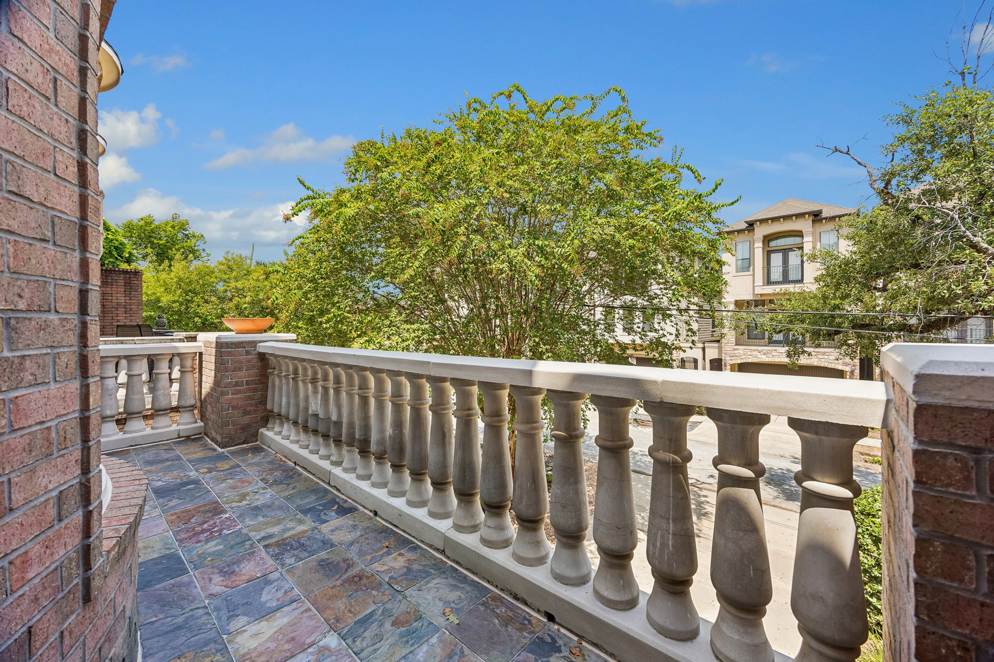  5417 Dickson Street B - 物件實景