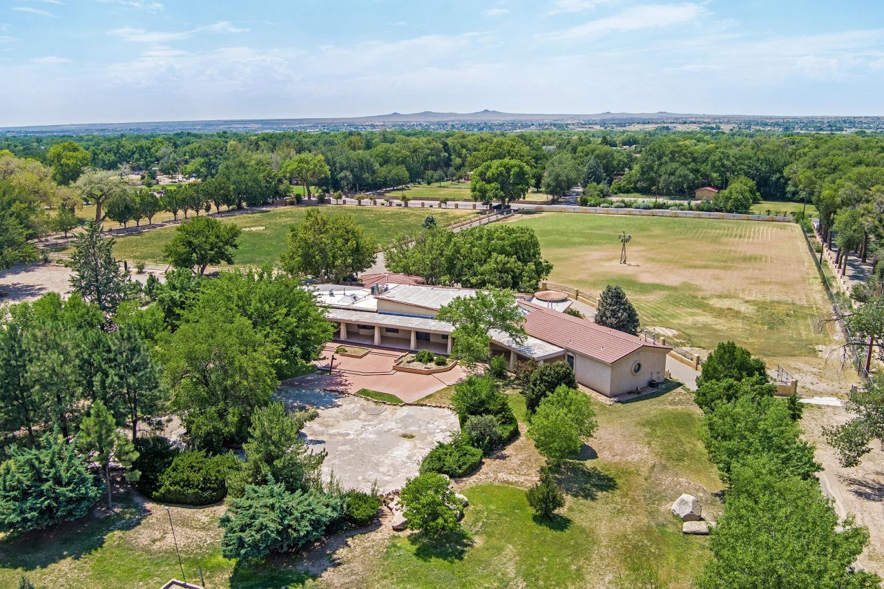 Los Ranchos, New Mexico, 87107, United States, 5 Bedrooms Bedrooms, ,5 BathroomsBathrooms,Residential,For Sale,1900994
