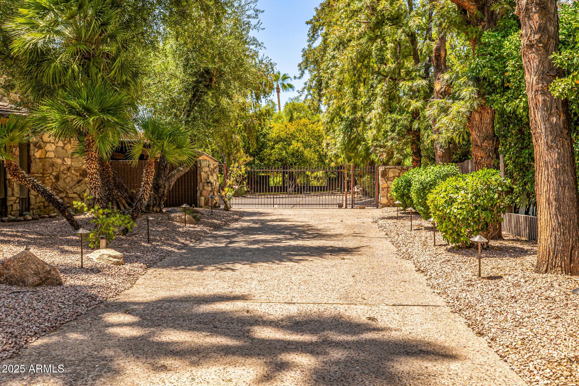 Paradise Valley, Arizona, 85253, United States, 4 Bedrooms Bedrooms, ,8 BathroomsBathrooms,Residential,For Sale,1983455