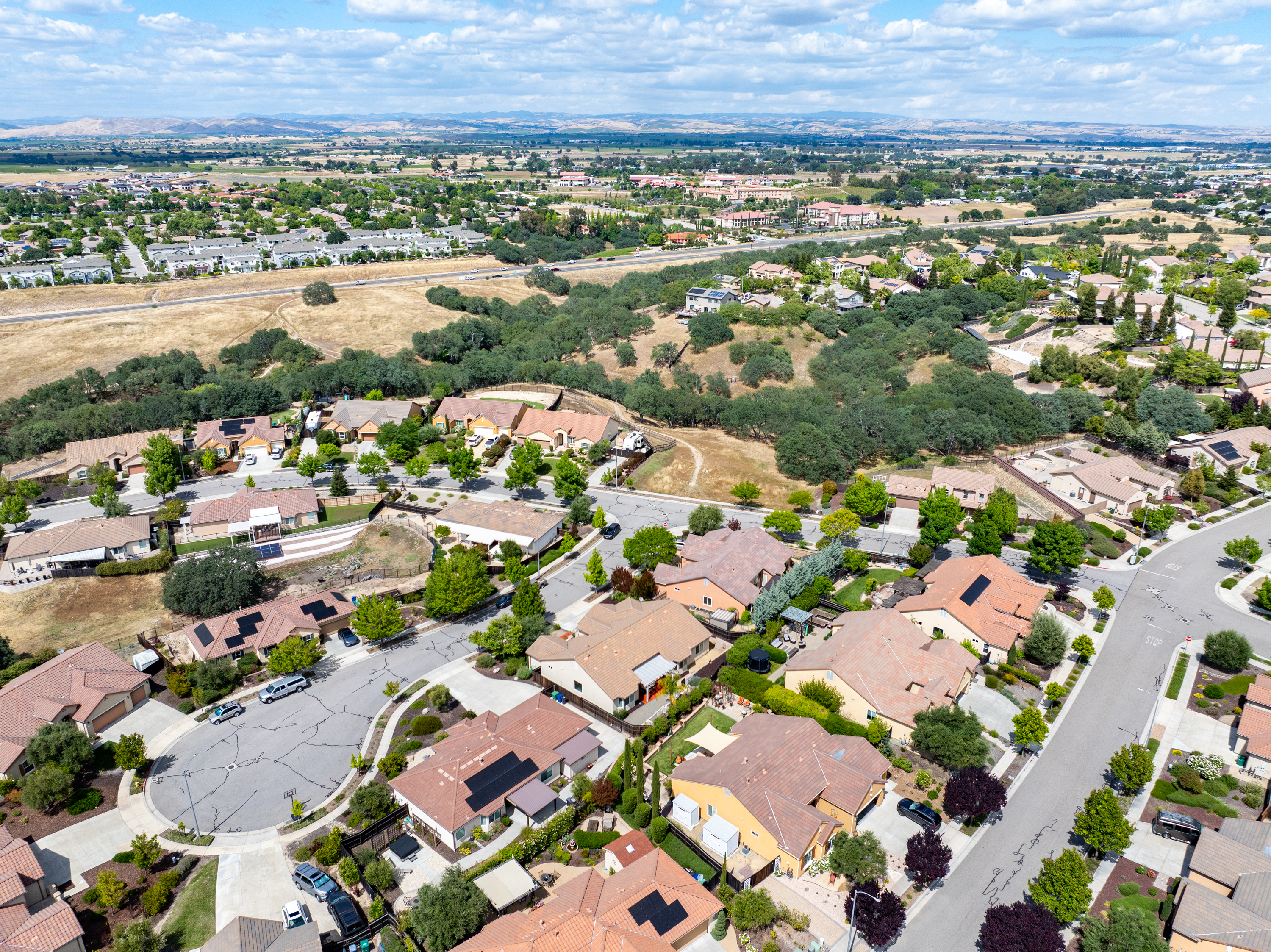  Timeless Living in Vintage at Montebello Oaks - 物件實景