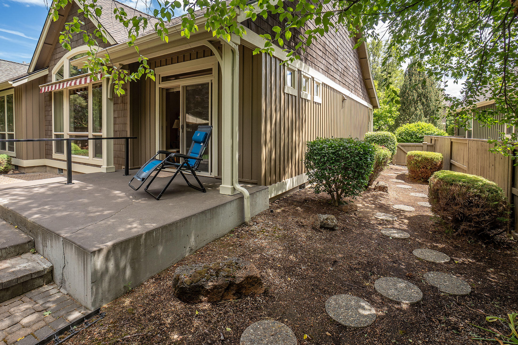 Bend, Oregon, 97702, United States, 3 Bedrooms Bedrooms, ,2 BathroomsBathrooms,Residential,For Sale,1883442