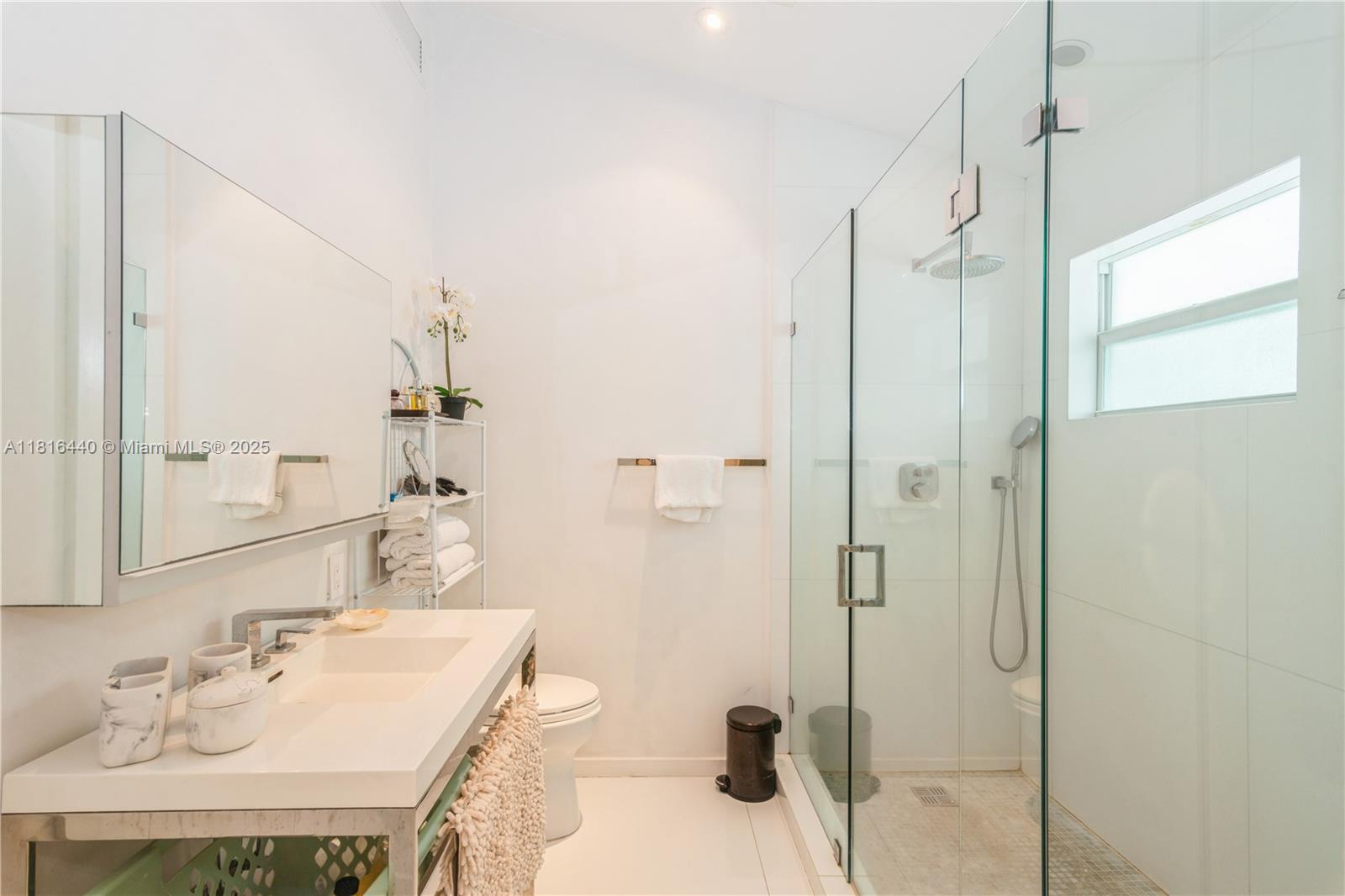 Key Biscayne, Florida, 33149, United States, 1 Bedroom Bedrooms, ,2 BathroomsBathrooms,Residential,For Sale,1849990