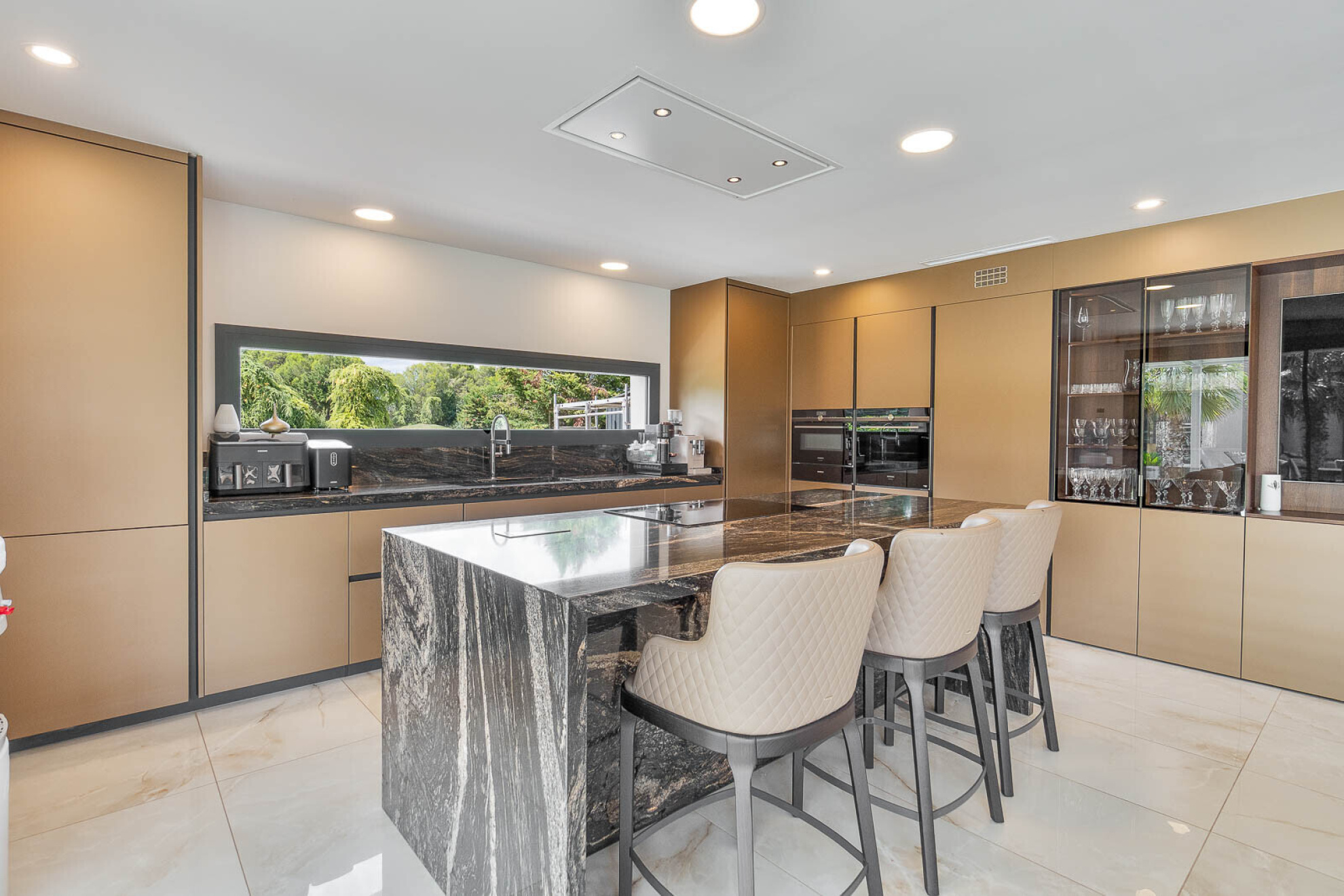  One-story Contemporary Villa in Golf Torremirona - 物件實景