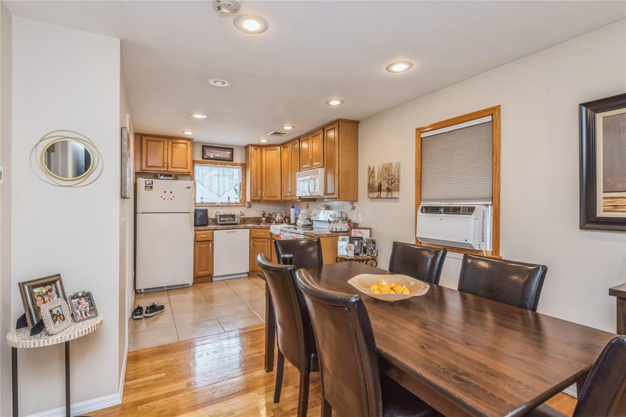 Bayville, New York, 11709, United States, 7 Bedrooms Bedrooms, ,4 BathroomsBathrooms,Residential,For Sale,1908304