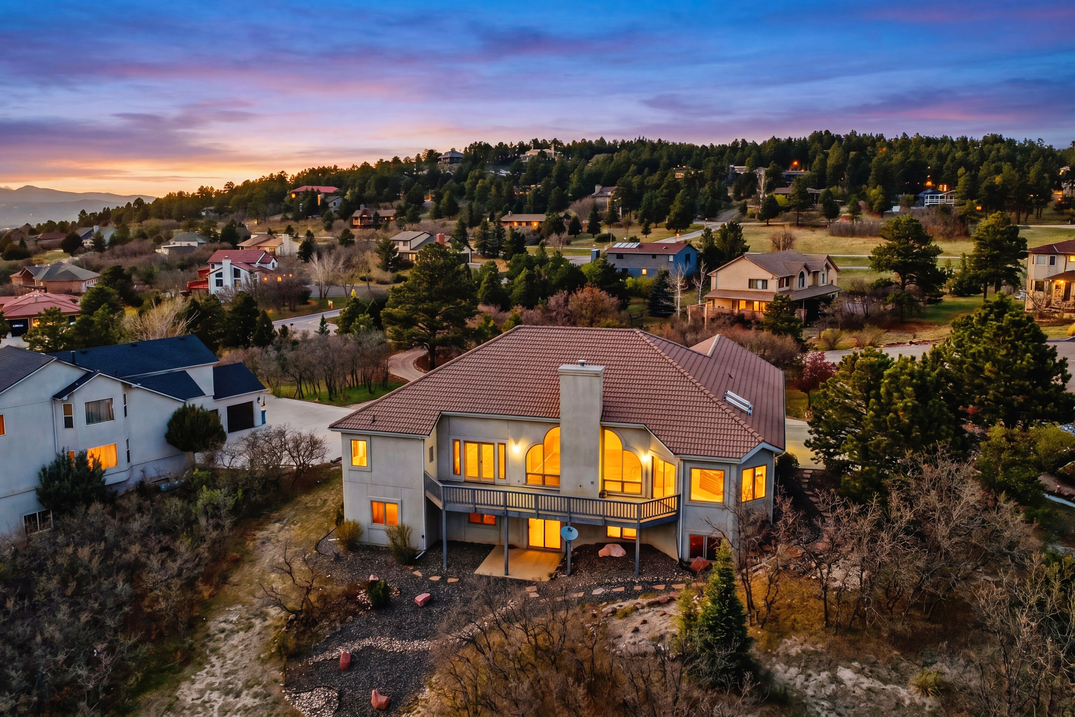  Bright & Spacious Ranch Home with Scenic Views - 物件實景
