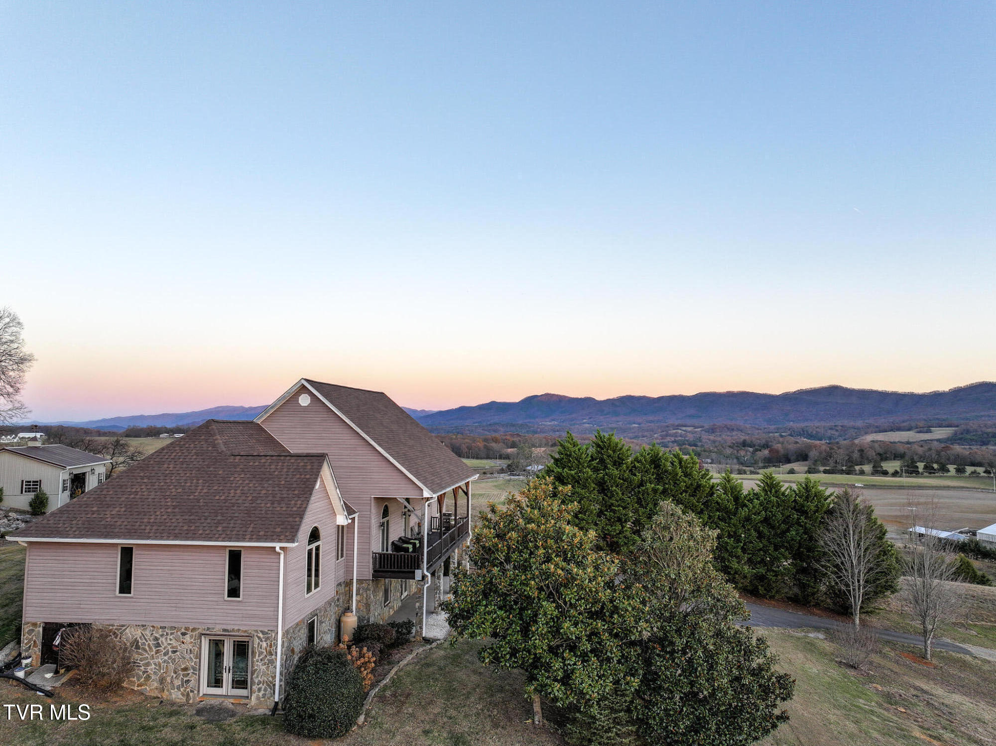 Parrottsville, Tennessee, 37843, United States, 5 Bedrooms Bedrooms, ,4 BathroomsBathrooms,Residential,For Sale,2005757