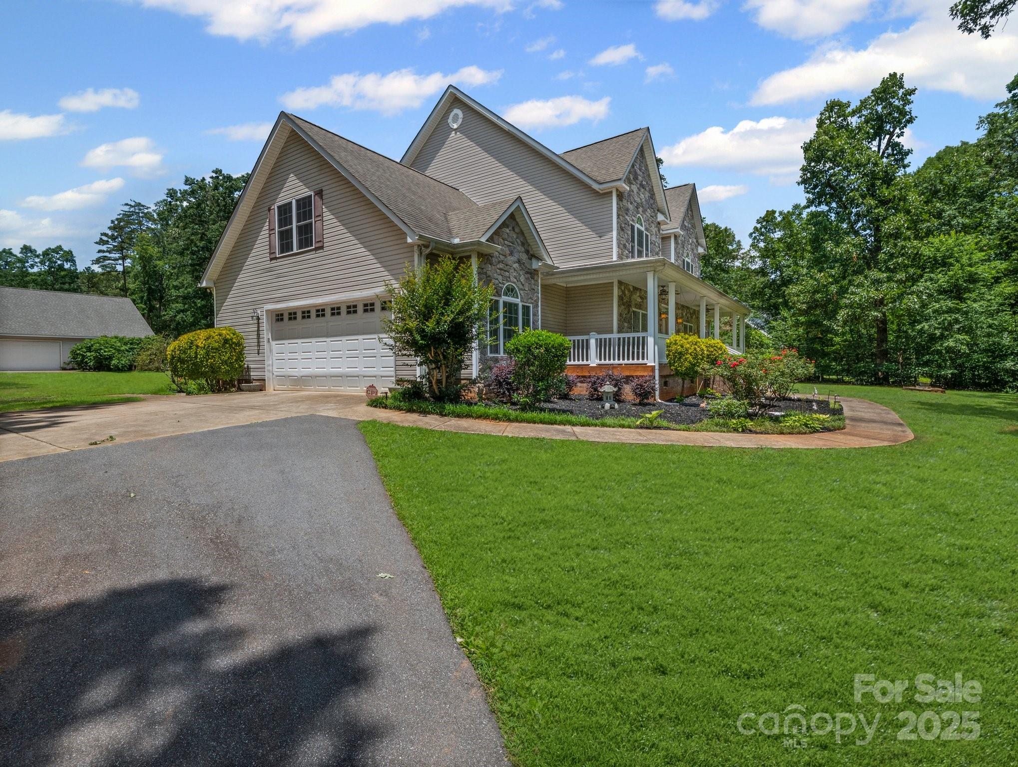 Lincolnton, North Carolina, 28092, United States, 4 Bedrooms Bedrooms, ,4 BathroomsBathrooms,Residential,For Sale,2009107