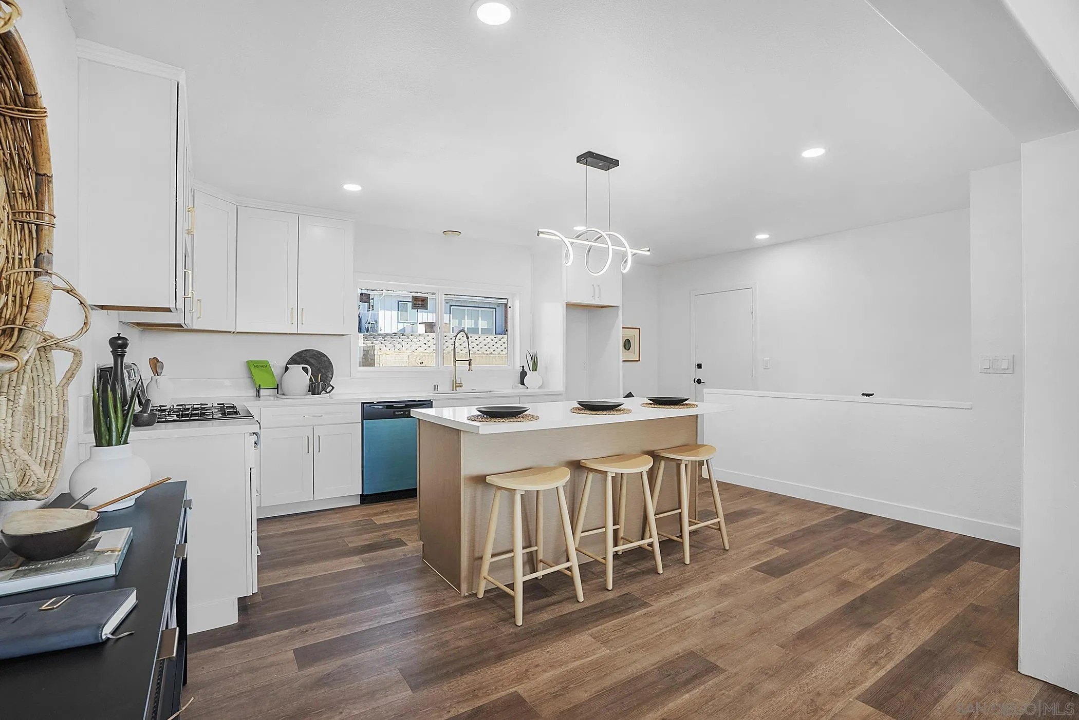 San Diego, California, 92114, United States, 3 Bedrooms Bedrooms, ,2 BathroomsBathrooms,Residential,For Sale,1991902