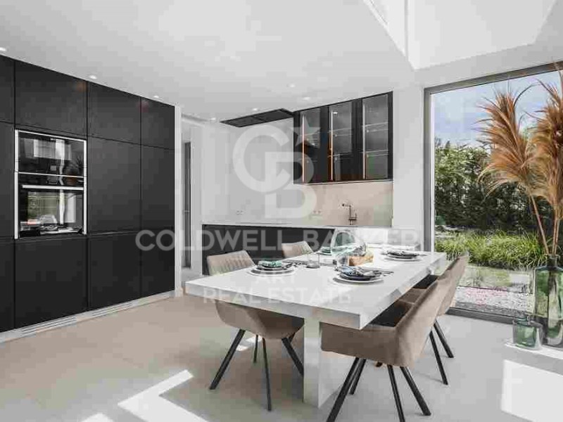 Estepona, Andalusia, ES, 5 Bedrooms Bedrooms, ,5 BathroomsBathrooms,Residential,For Sale,1796755
