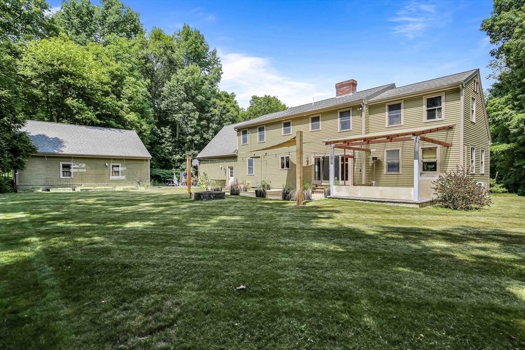 Sutton, Massachusetts, 01590, United States, 3 Bedrooms Bedrooms, ,3 BathroomsBathrooms,Residential,For Sale,1982878