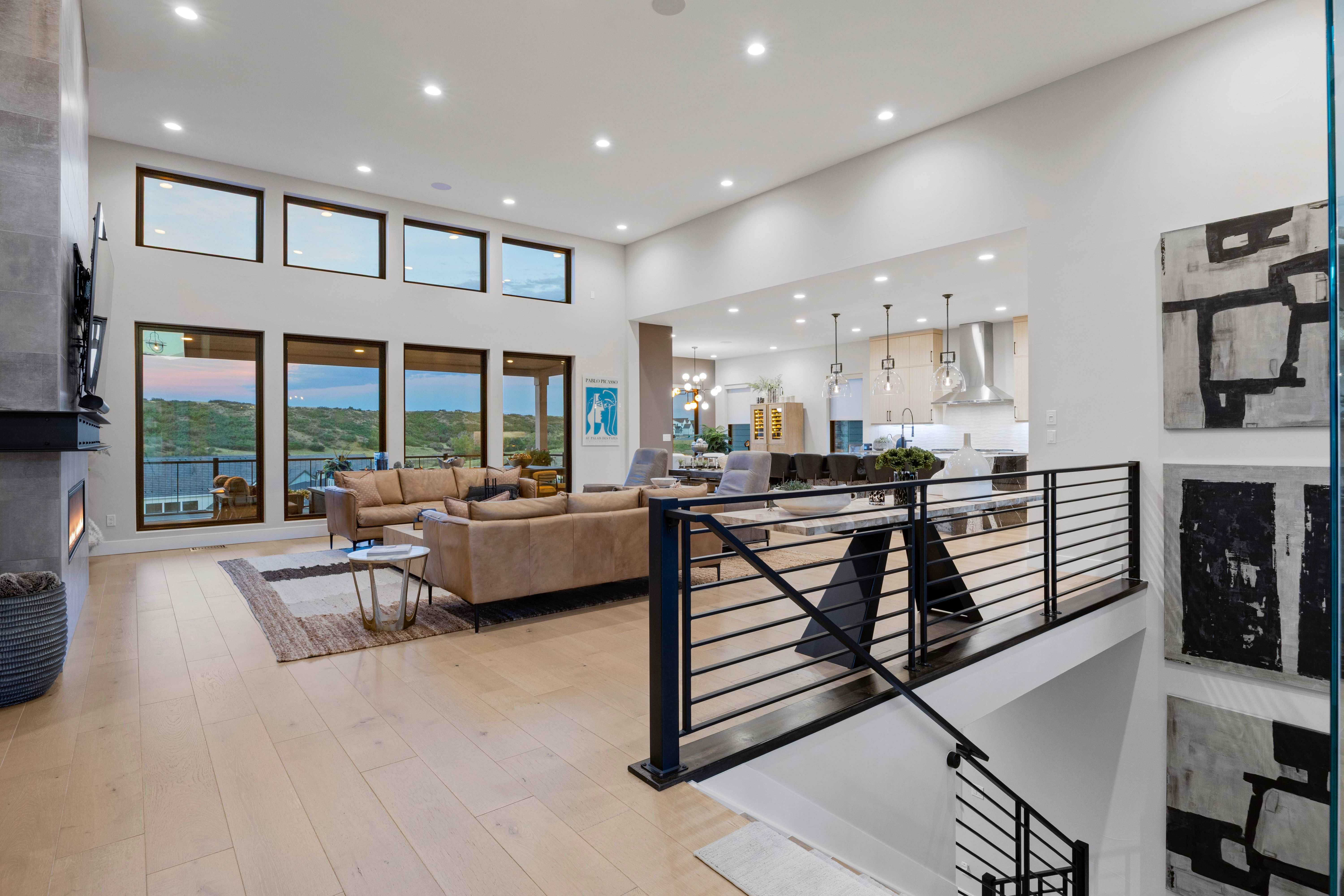  Abundance of Large Windows Showcasing Peaceful Canyon and Ridge Views - 物件實景