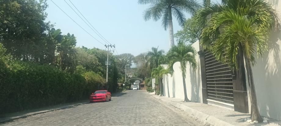 Fraccionamiento Las Quintas, Calle 4.5, Cuernavaca, Morelos, 62446, Mexico, 3 Bedrooms Bedrooms, ,4 BathroomsBathrooms,Residential,For Sale,Fraccionamiento Las Quintas, Calle 4.5,1614358
