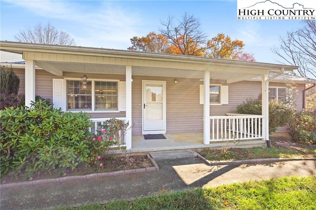 Banner Elk, North Carolina, 28604, United States, 2 Bedrooms Bedrooms, ,2 BathroomsBathrooms,Residential,For Sale,1977010