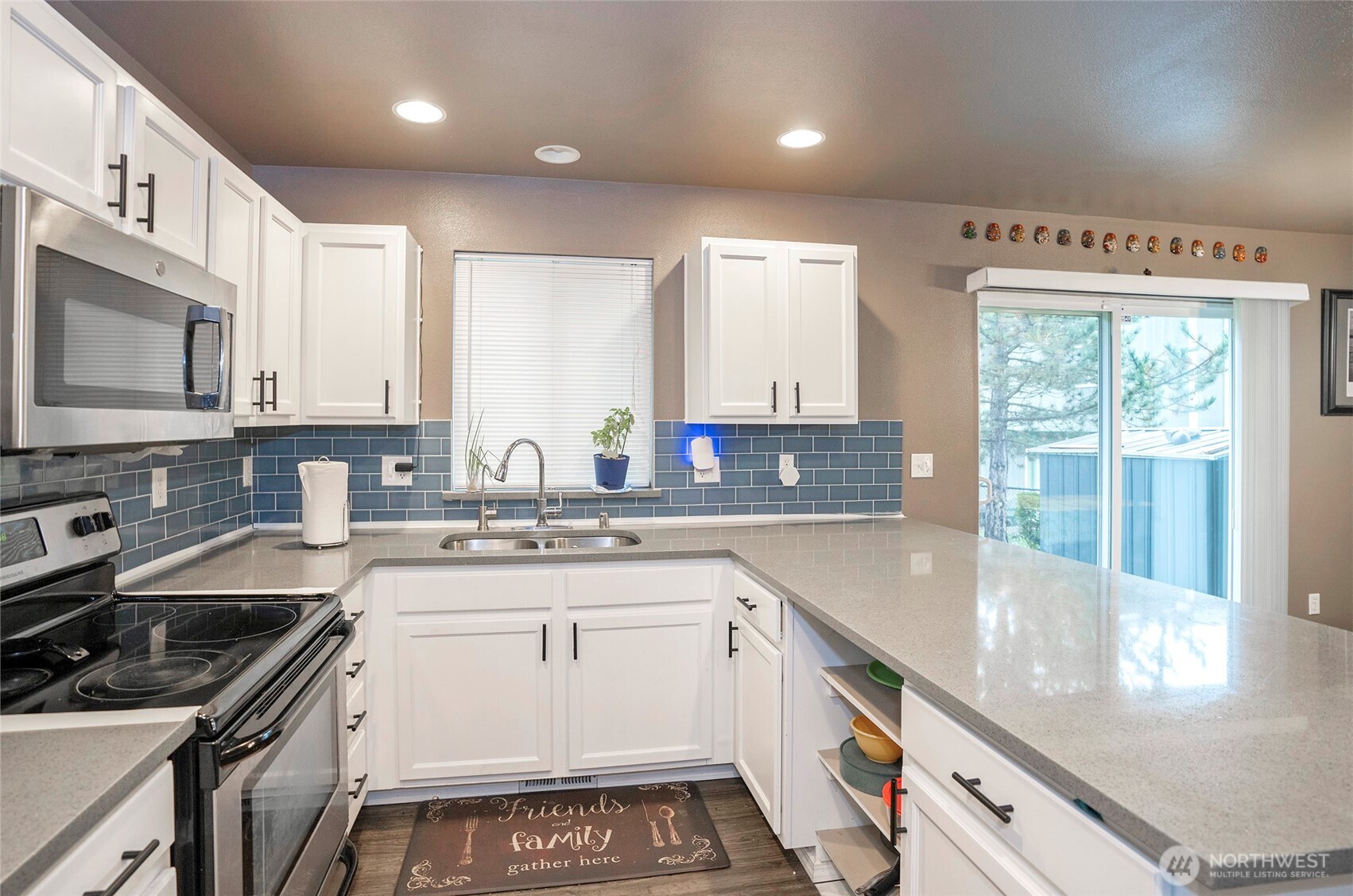 Puyallup, Washington, 98375, United States, 3 Bedrooms Bedrooms, ,3 BathroomsBathrooms,Residential,For Sale,1989392