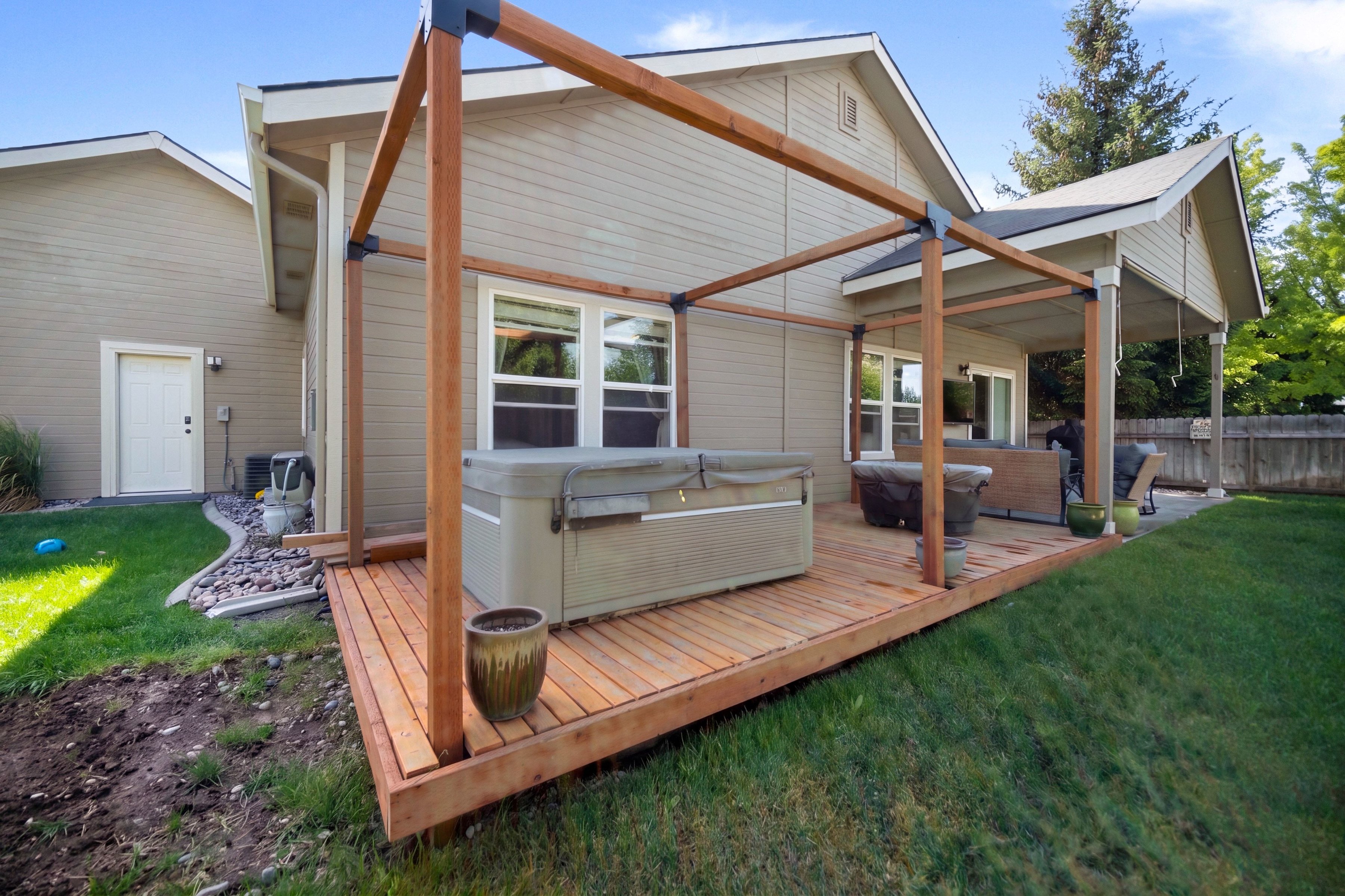  Single-Level Living with Bonus Room and 33’ RV Bay - 物件實景