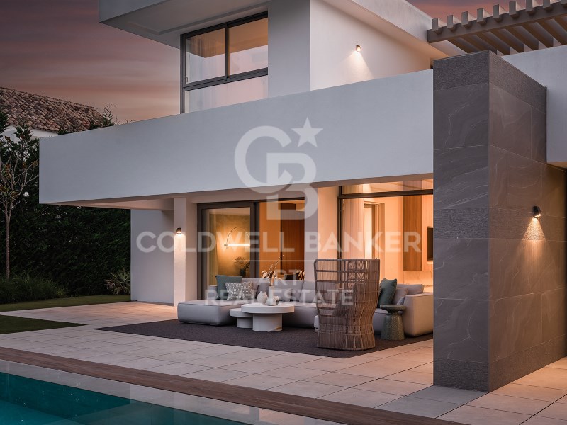 Estepona, Andalusia, ES, 5 Bedrooms Bedrooms, ,5 BathroomsBathrooms,Residential,For Sale,1826458