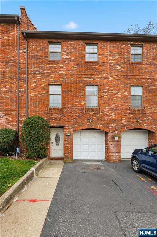 North Bergen, New Jersey, 07047, United States, 3 Bedrooms Bedrooms, ,3 BathroomsBathrooms,Residential,For Sale,1987538