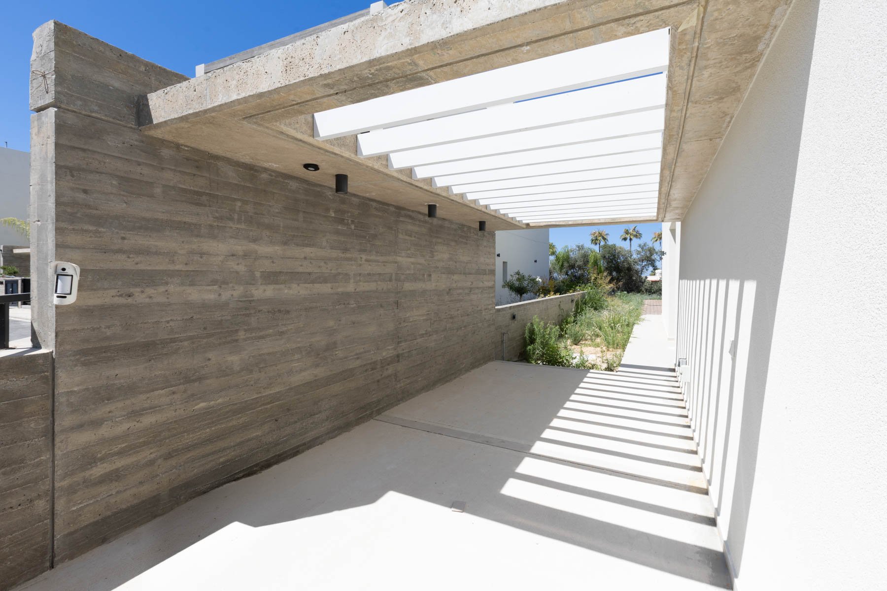  Three-Bedroom Villa with Rooftop Sea Views in a Gated Complex in Chlorakas - 物件實景