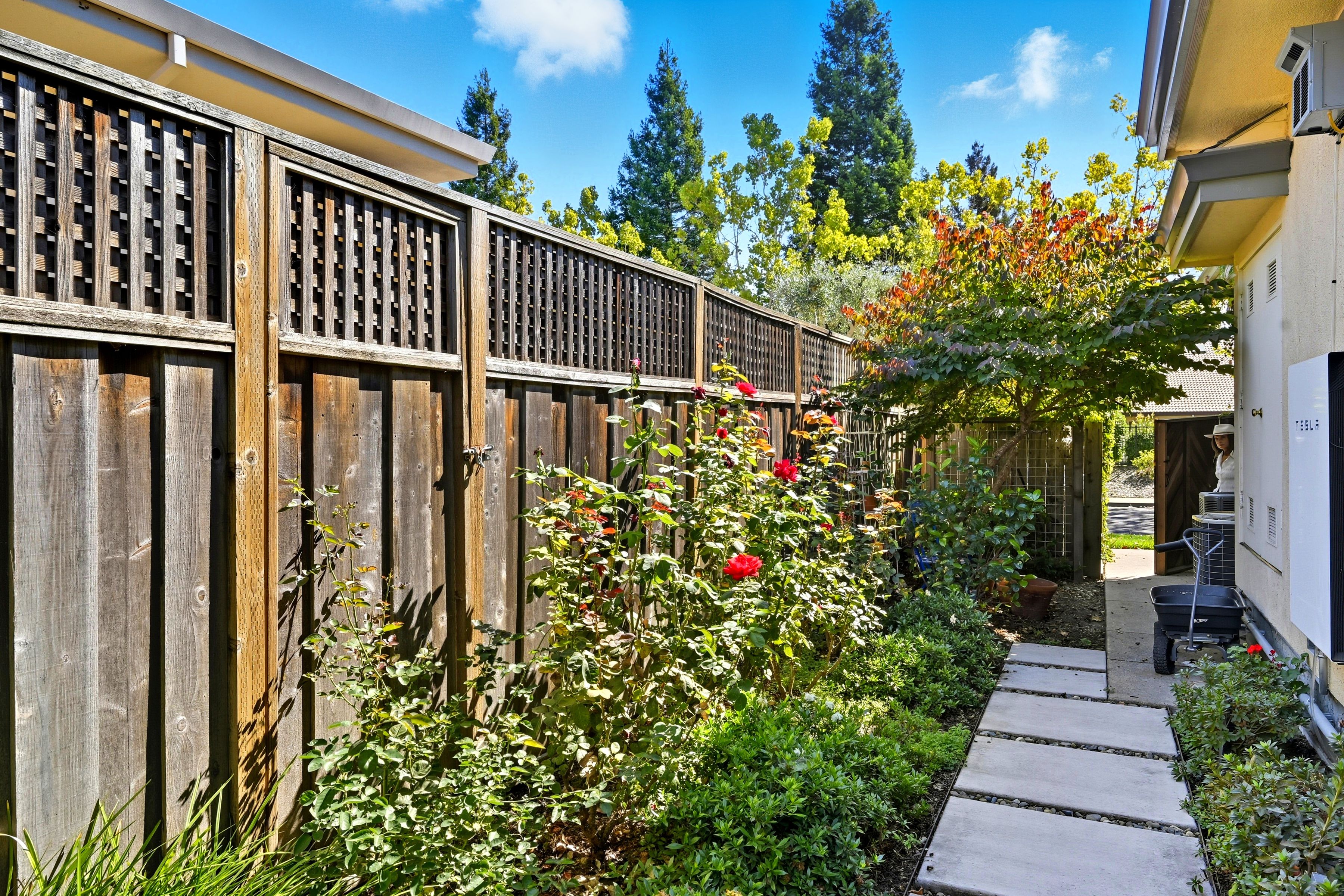  1418 Rosewood Avenue - 物件實景