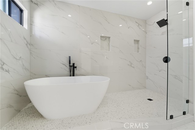 Los Angeles, California, 90043, United States, 6 Bedrooms Bedrooms, ,Residential,For Sale,1980930