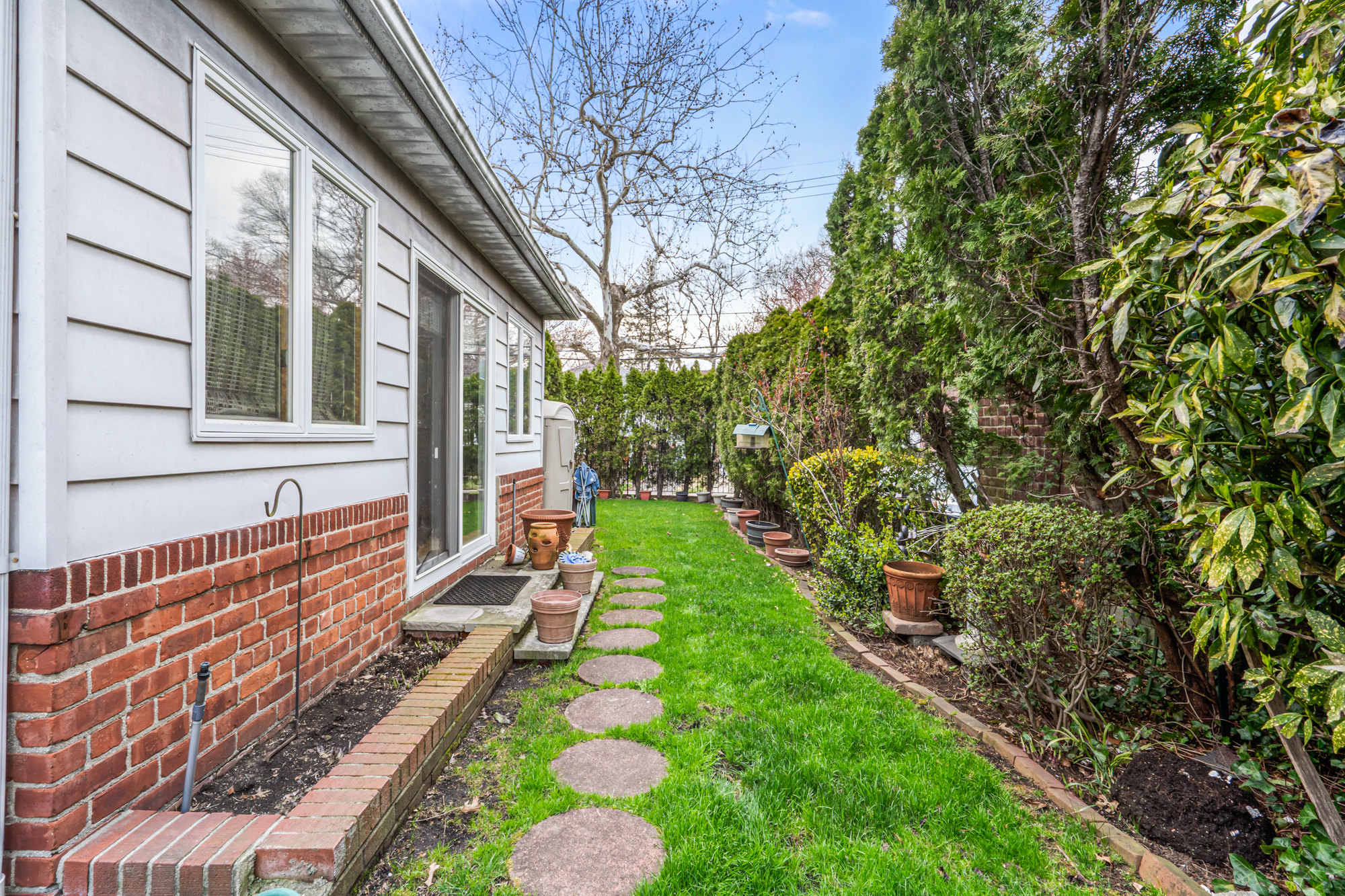  213-06 Richland Avenue, Oakland Gardens, NY, 11364 - 物件實景