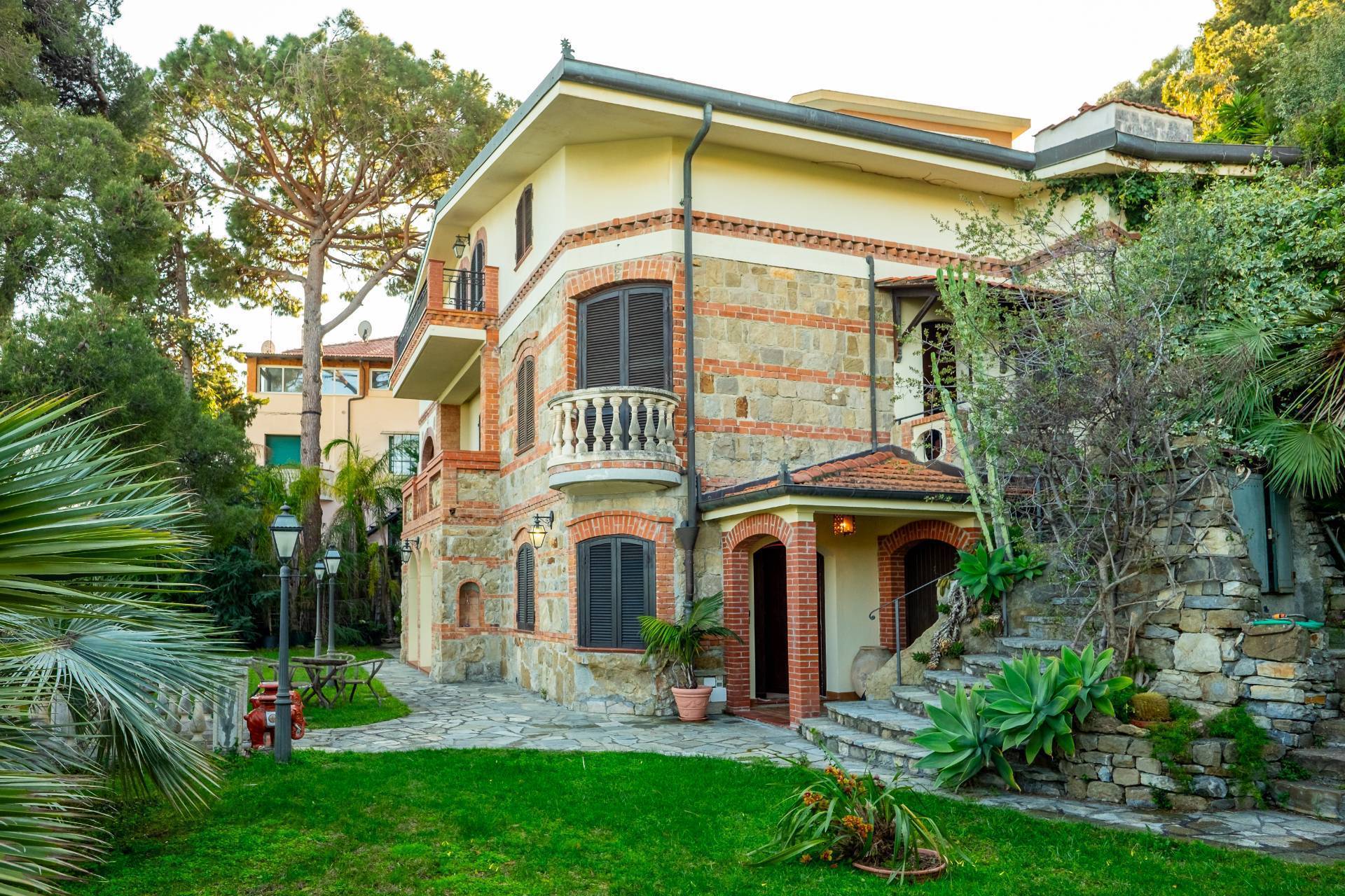 Sanremo, Imperia, 18038, IT, 6 Bedrooms Bedrooms, ,7 BathroomsBathrooms,Residential,For Sale,1796512