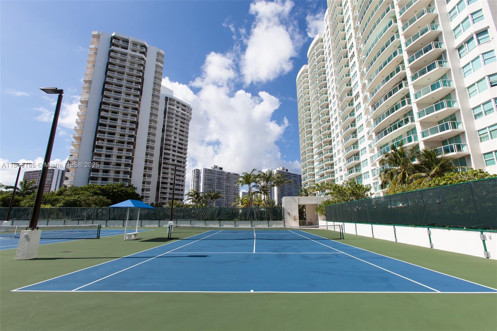 Aventura, Florida, 33180, United States, 2 Bedrooms Bedrooms, ,2 BathroomsBathrooms,Residential,For Sale,1897536