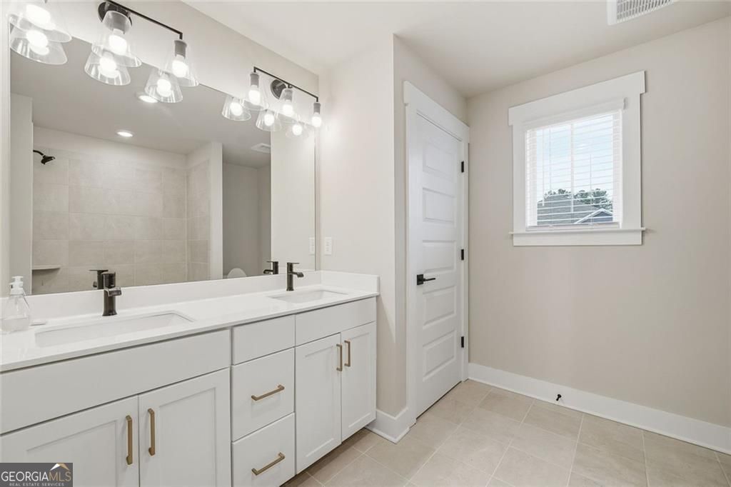 Woodstock, Georgia, 30188, United States, 5 Bedrooms Bedrooms, ,3 BathroomsBathrooms,Residential,For Sale,2006573