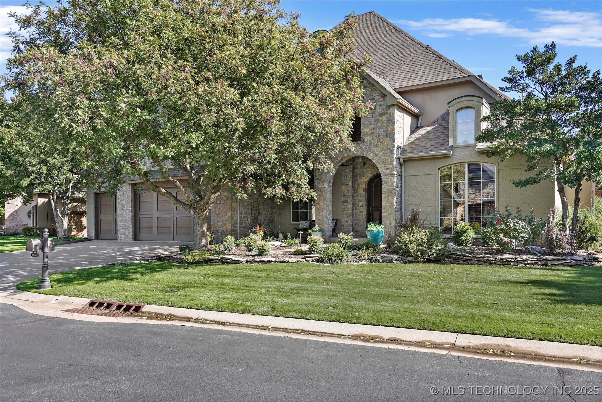 Tulsa, Oklahoma, 74137, United States, 5 Bedrooms Bedrooms, ,5 BathroomsBathrooms,Residential,For Sale,1990316