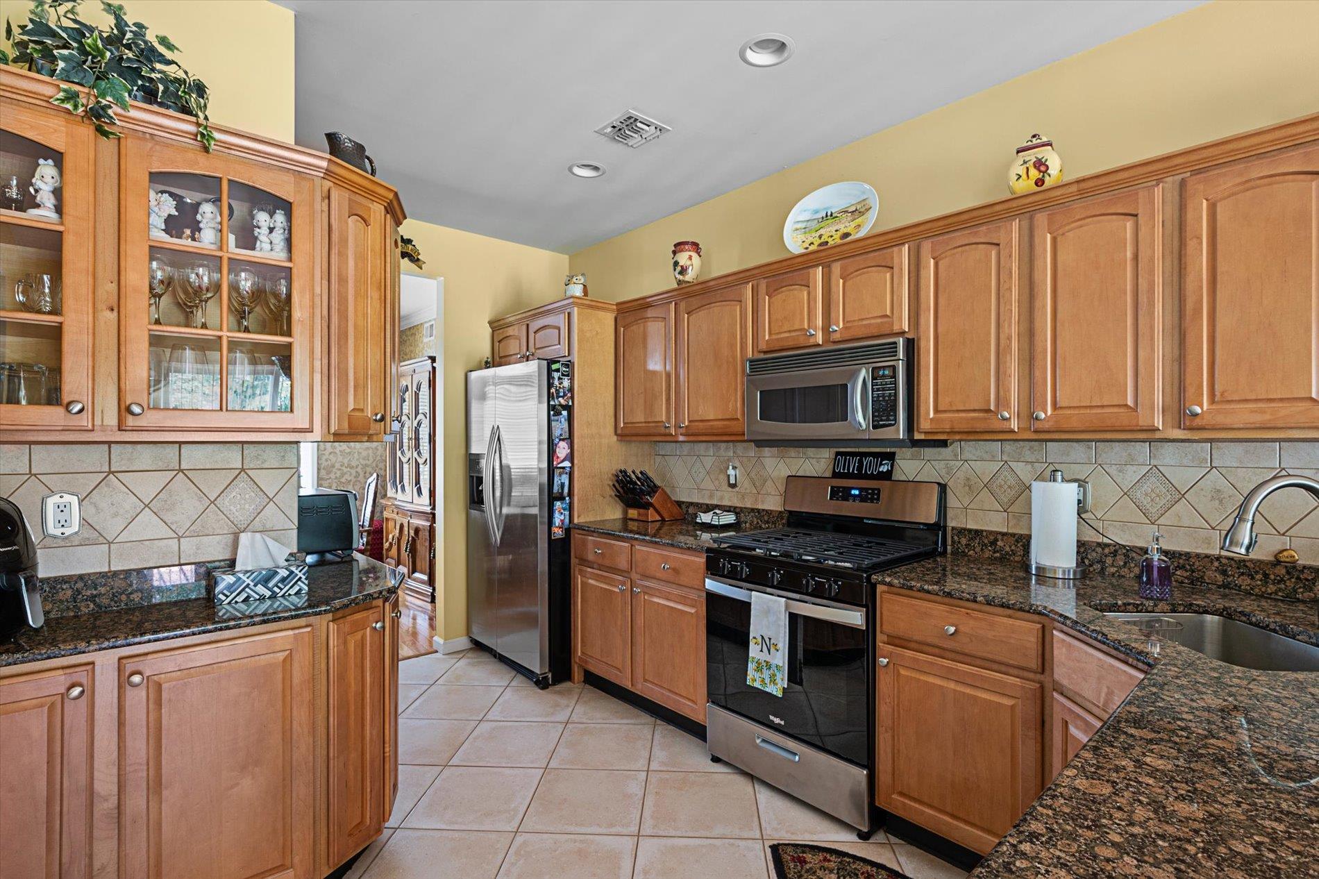 Kings Park, New York, 11754, United States, 3 Bedrooms Bedrooms, ,3 BathroomsBathrooms,Residential,For Sale,1827853