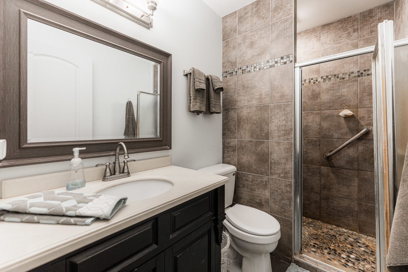 Hinckley, Illinois, 60520, United States, 3 Bedrooms Bedrooms, ,2 BathroomsBathrooms,Residential,For Sale,1921683