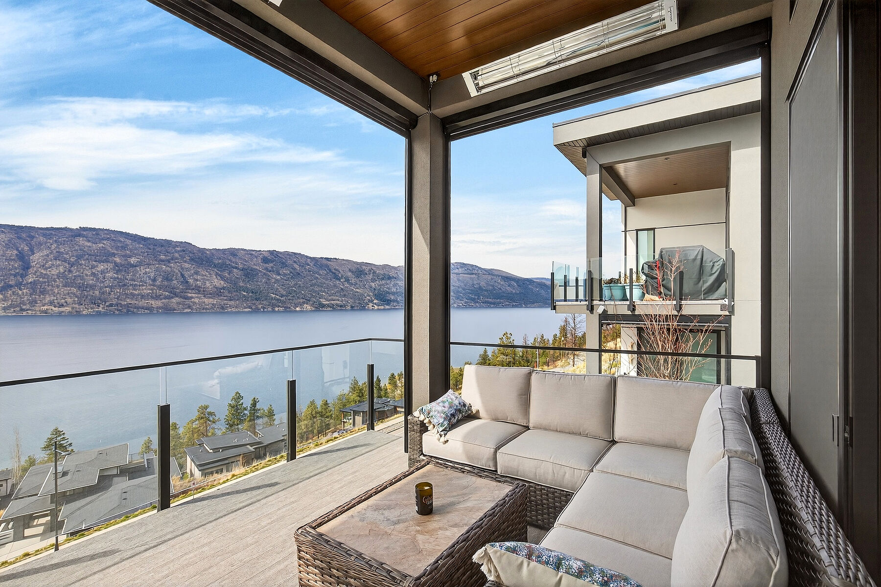  Elevated Lake Country Living - 物件實景