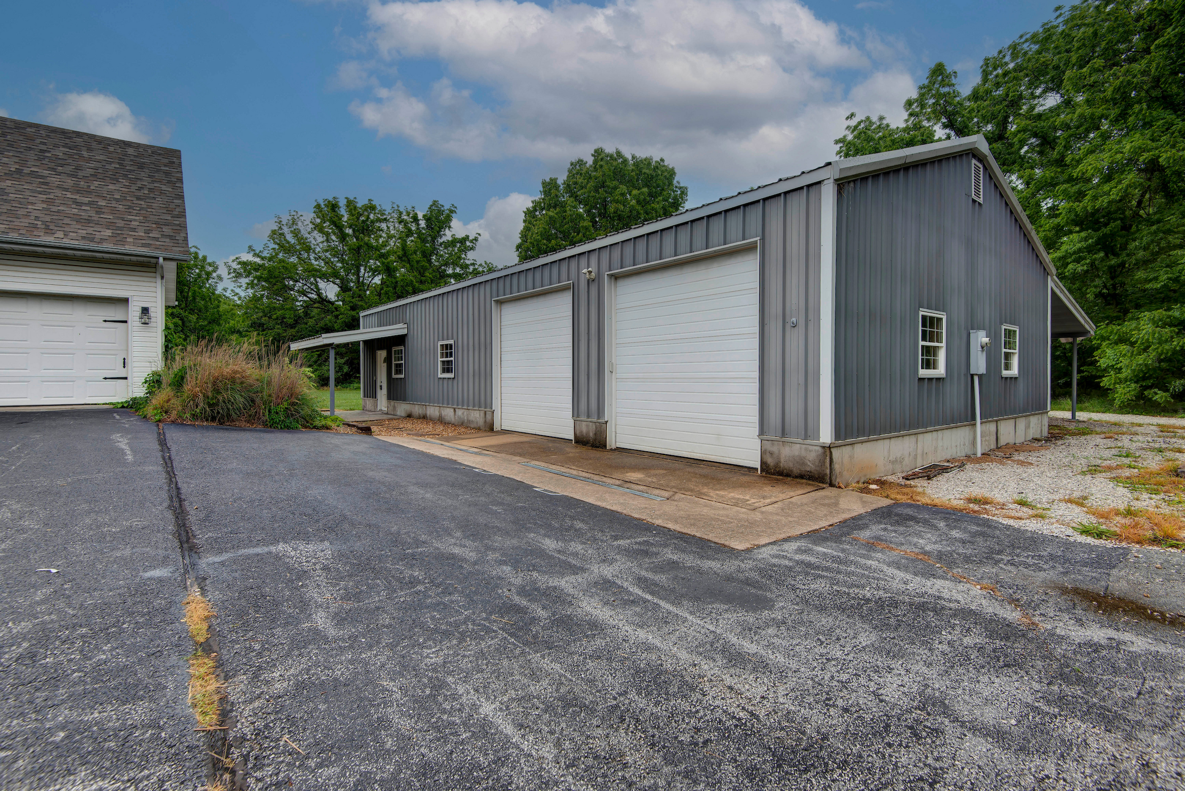 Springfield, Missouri, 65803, United States, 5 Bedrooms Bedrooms, ,3 BathroomsBathrooms,Residential,For Sale,2049332