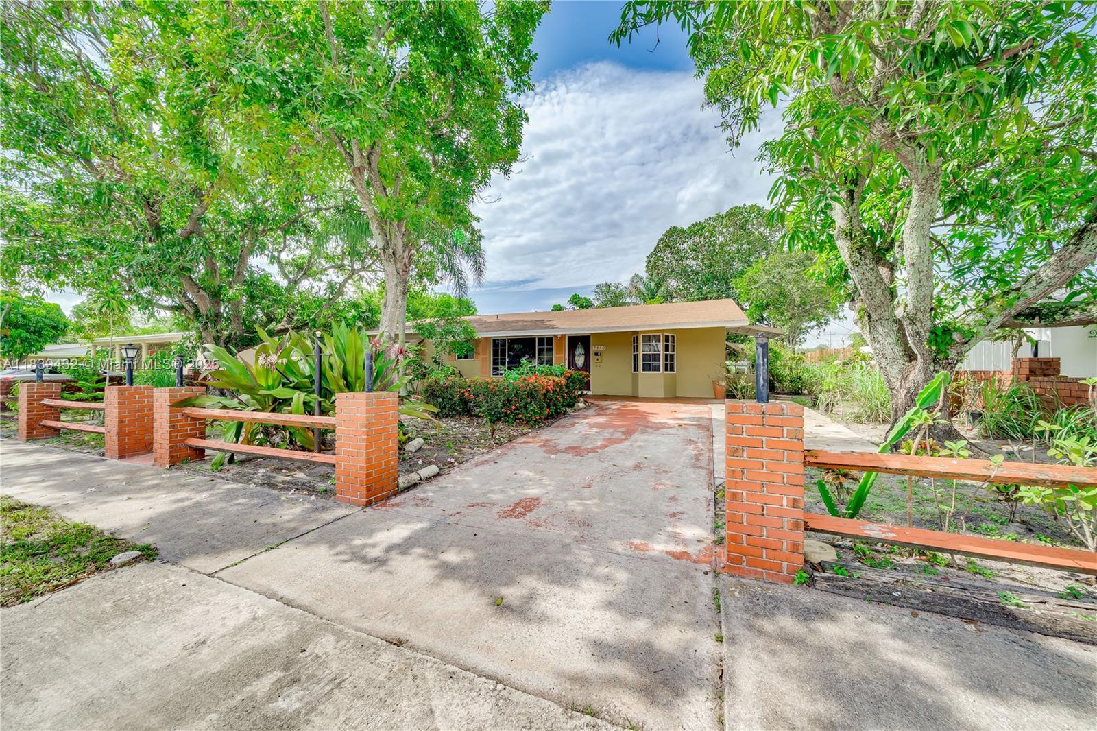 Hollywood, Florida, 33024, United States, 3 Bedrooms Bedrooms, ,2 BathroomsBathrooms,Residential,For Sale,1892932