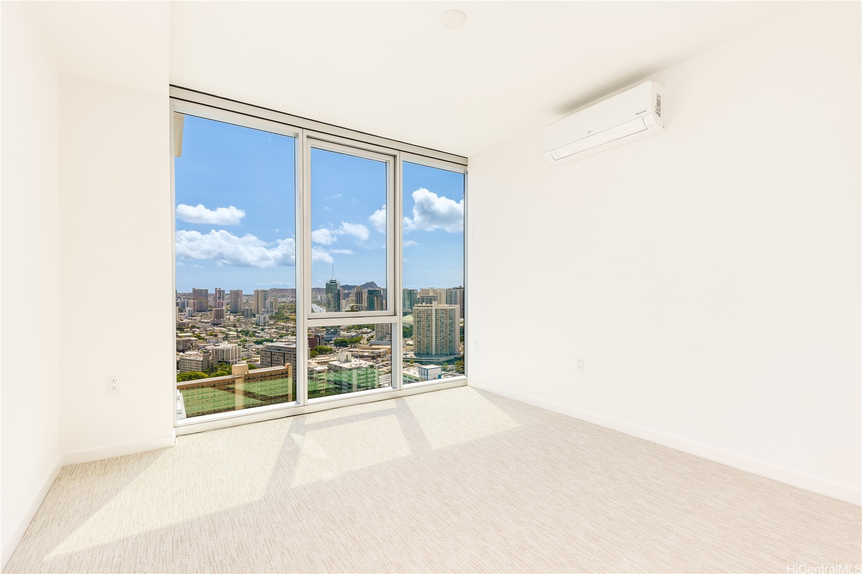 Honolulu, Hawaii, 96814, United States, 2 Bedrooms Bedrooms, ,2 BathroomsBathrooms,Residential,For Sale,1960567