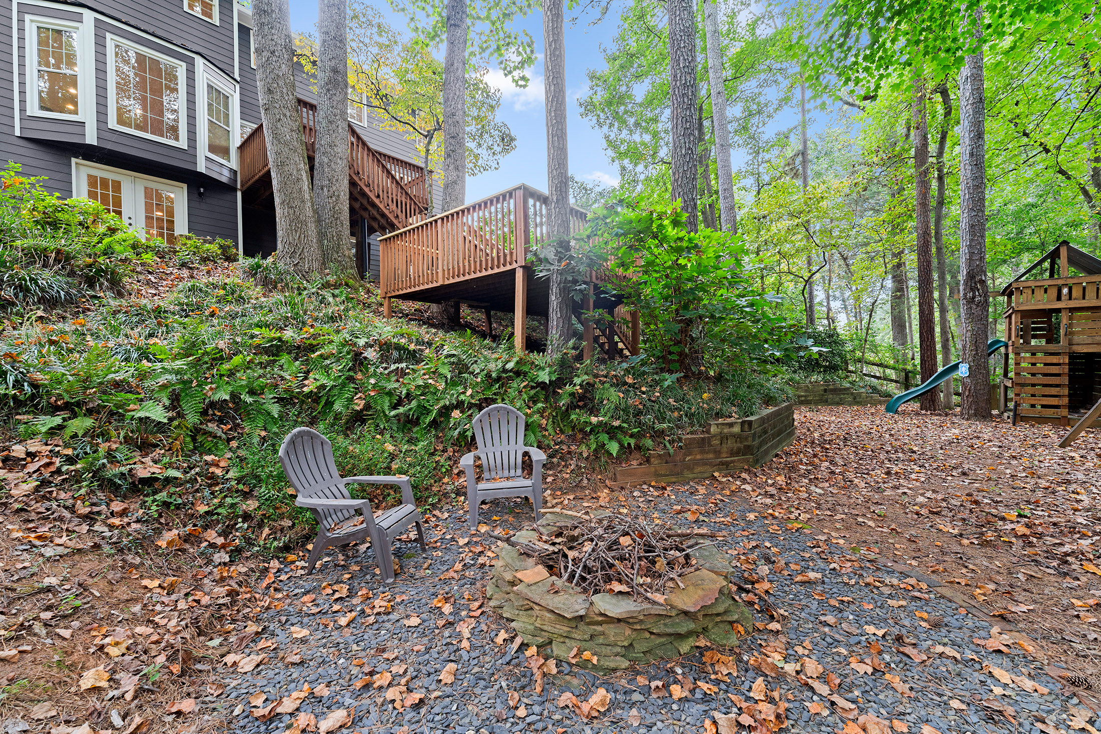  Beautifully Transformed Home in Lassiter School District - 物件實景