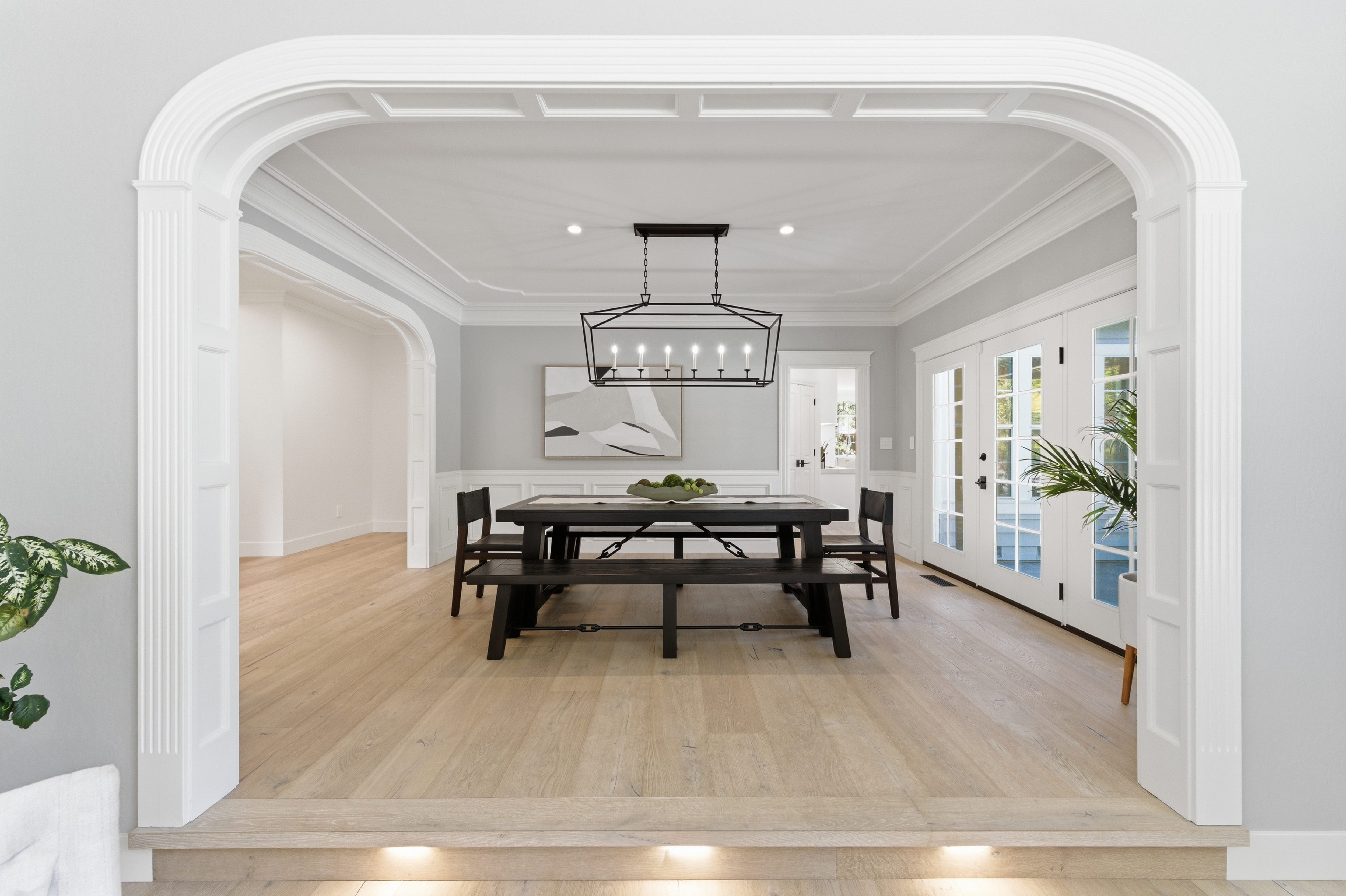  Timeless Transitional Estate with Resort-Style Backyard - 物件實景