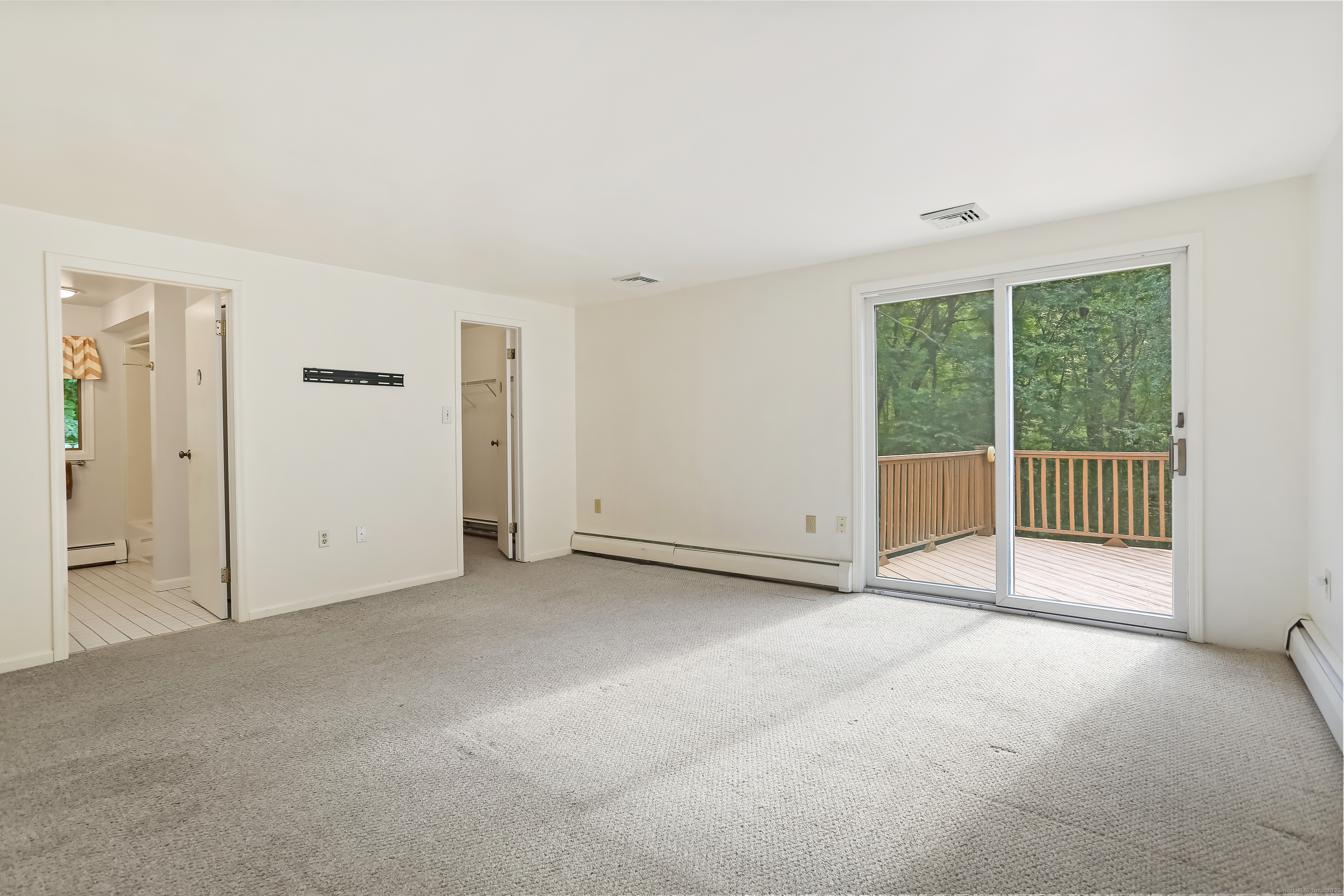Trumbull, Connecticut, 06611, United States, 4 Bedrooms Bedrooms, ,4 BathroomsBathrooms,Residential,For Sale,1938522