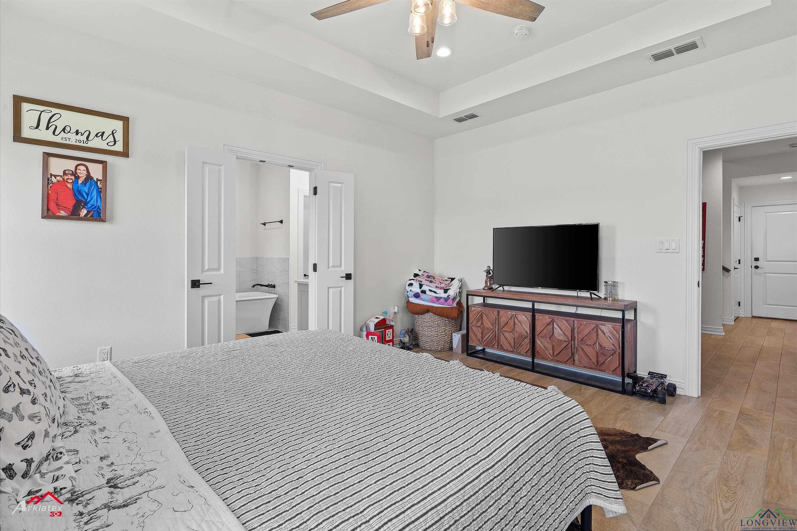 Hallsville, Texas, 75650-3511, United States, 4 Bedrooms Bedrooms, ,3 BathroomsBathrooms,Residential,For Sale,1980280